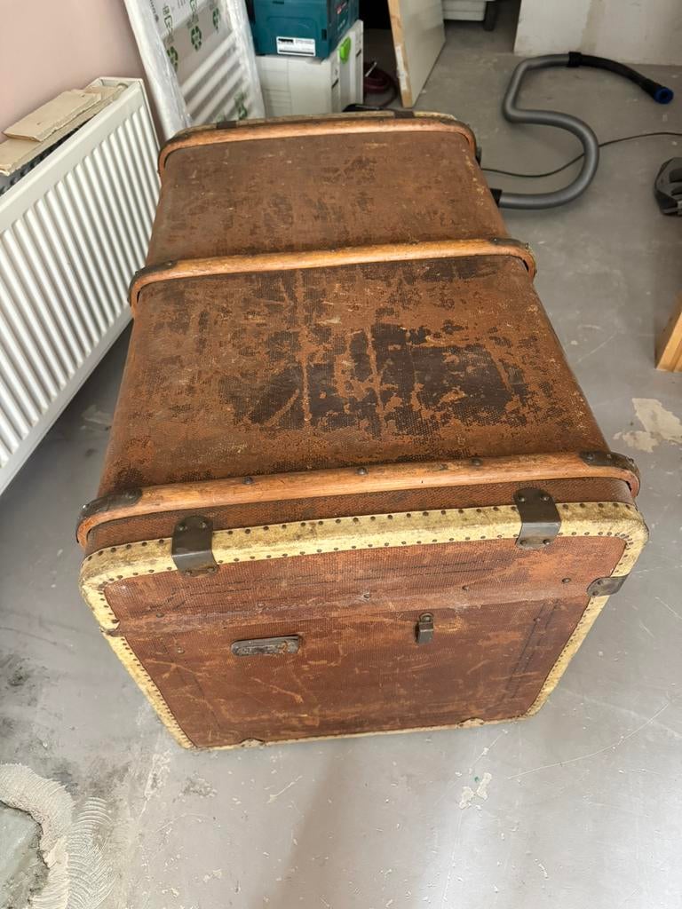 Grote oude hutkoffer, Huis en Inrichting, Ophalen, Gebruikt, 50 tot 75 cm, 50 tot 75 cm