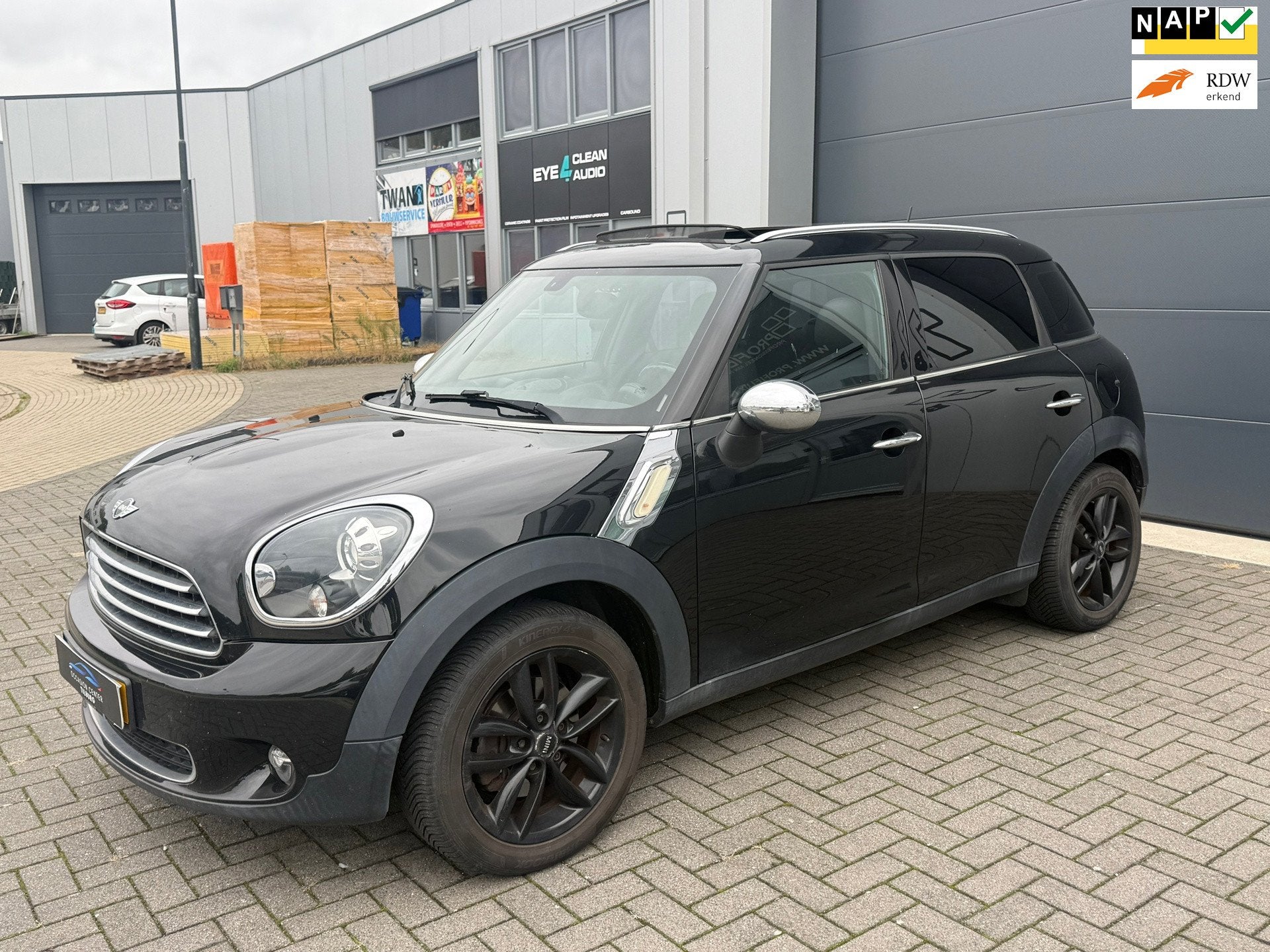 Mini Countryman 1.6 PANO | PARKSENSOR | CRUISE | NAP |, Auto's, Voorwielaandrijving, Euro 5, Gebruikt, Zwart