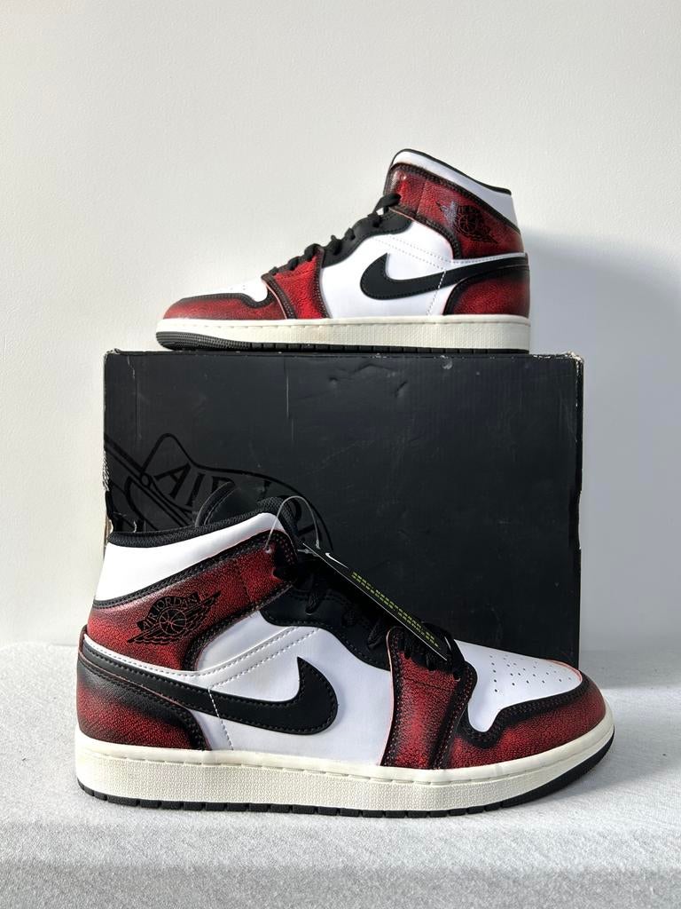 Nike Air Jordan 1 Mid Wear-Away Chicago (EU 44), Kleding | Heren, Schoenen, Wit, Nieuw, Ophalen of Verzenden, Sneakers of Gympen