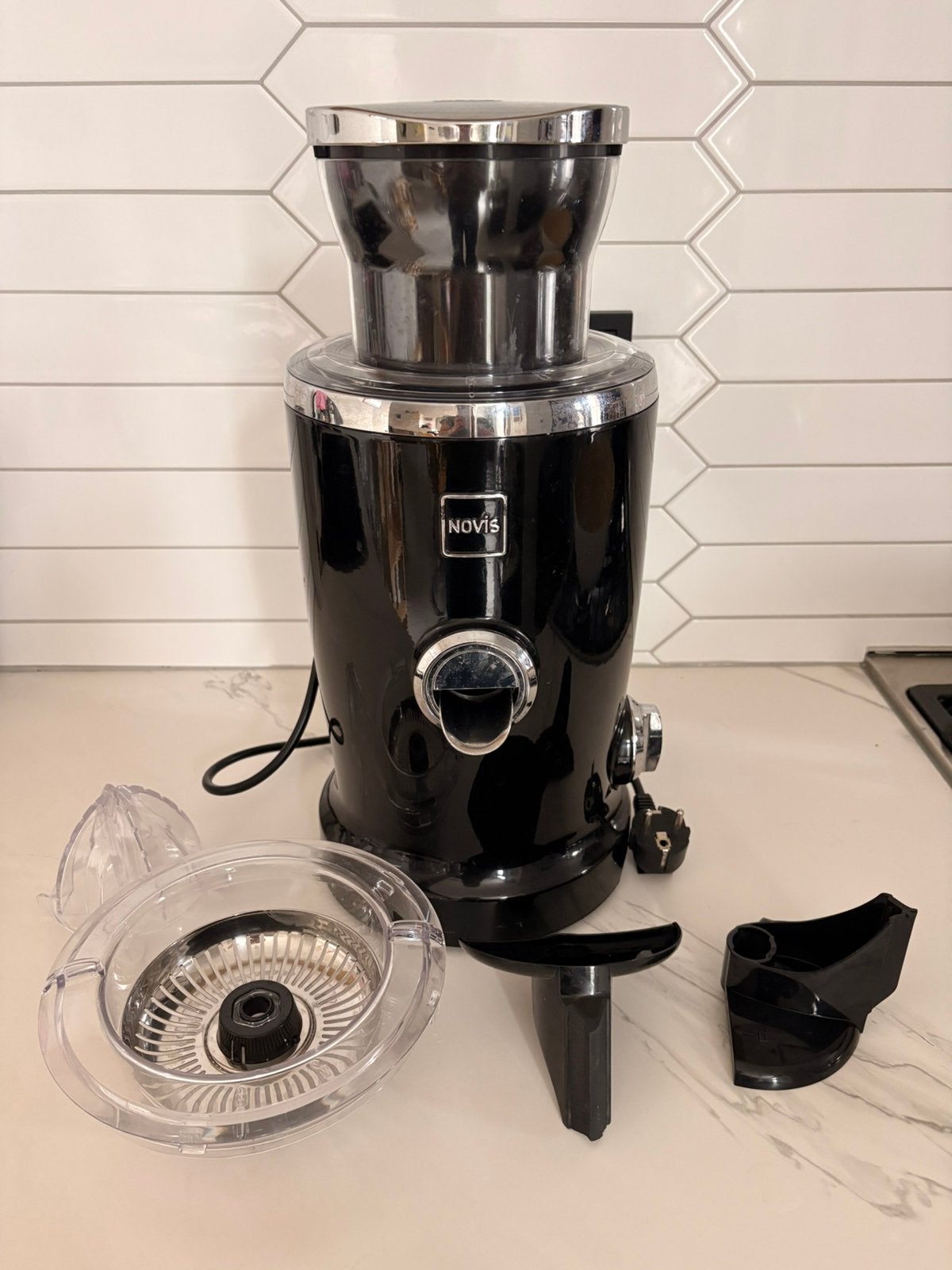 Novis Vitajuicer - citruspers, sapcentrifuge, Witgoed en Apparatuur, Juicers, Ophalen of Verzenden, Zo goed als nieuw, Elektrisch