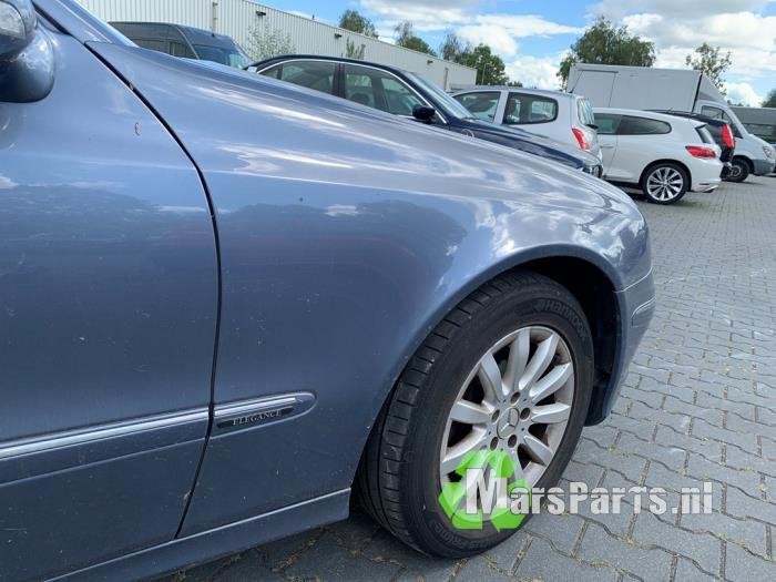 Scherm rechts-voor van een Mercedes E-Klasse, Gebruikt, -, Ophalen of Verzenden, -