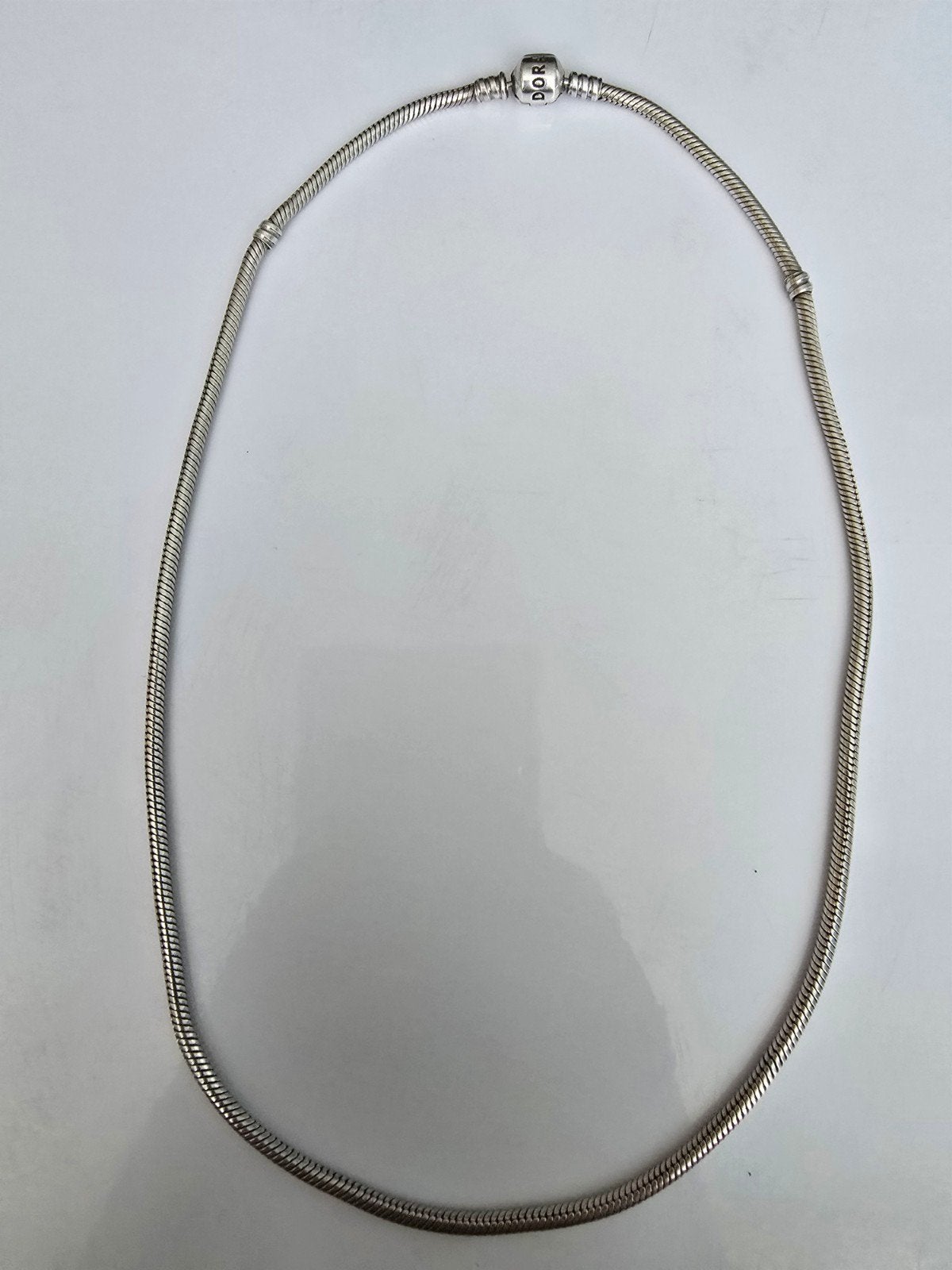 Prachtige zilveren Pandora ketting met tonsluiting - 52cm, Sieraden, Tassen en Uiterlijk, Bedels, Ophalen of Verzenden, Zo goed als nieuw