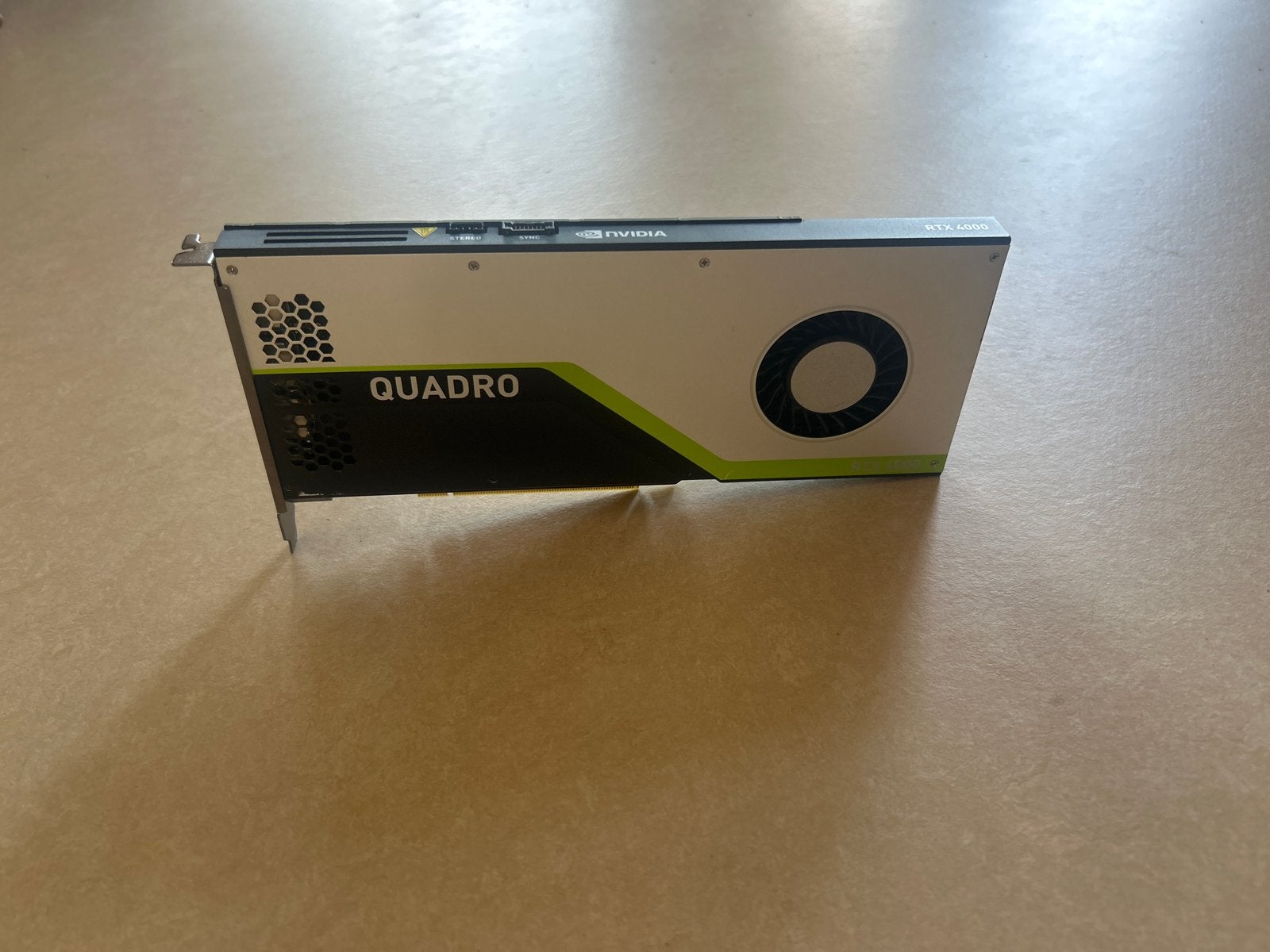 Nvidia rtx4000grafische kaart presteert als een rtx 2070, Computers en Software, PCI-Express 3, Gebruikt, DisplayPort, GDDR6