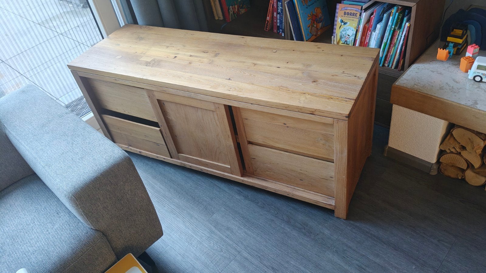Houten TV-meubel met schuifdeur en 4 lades, Huis en Inrichting, Kasten | Televisiemeubels, Ophalen, Gebruikt, 100 tot 150 cm, Landelijk
