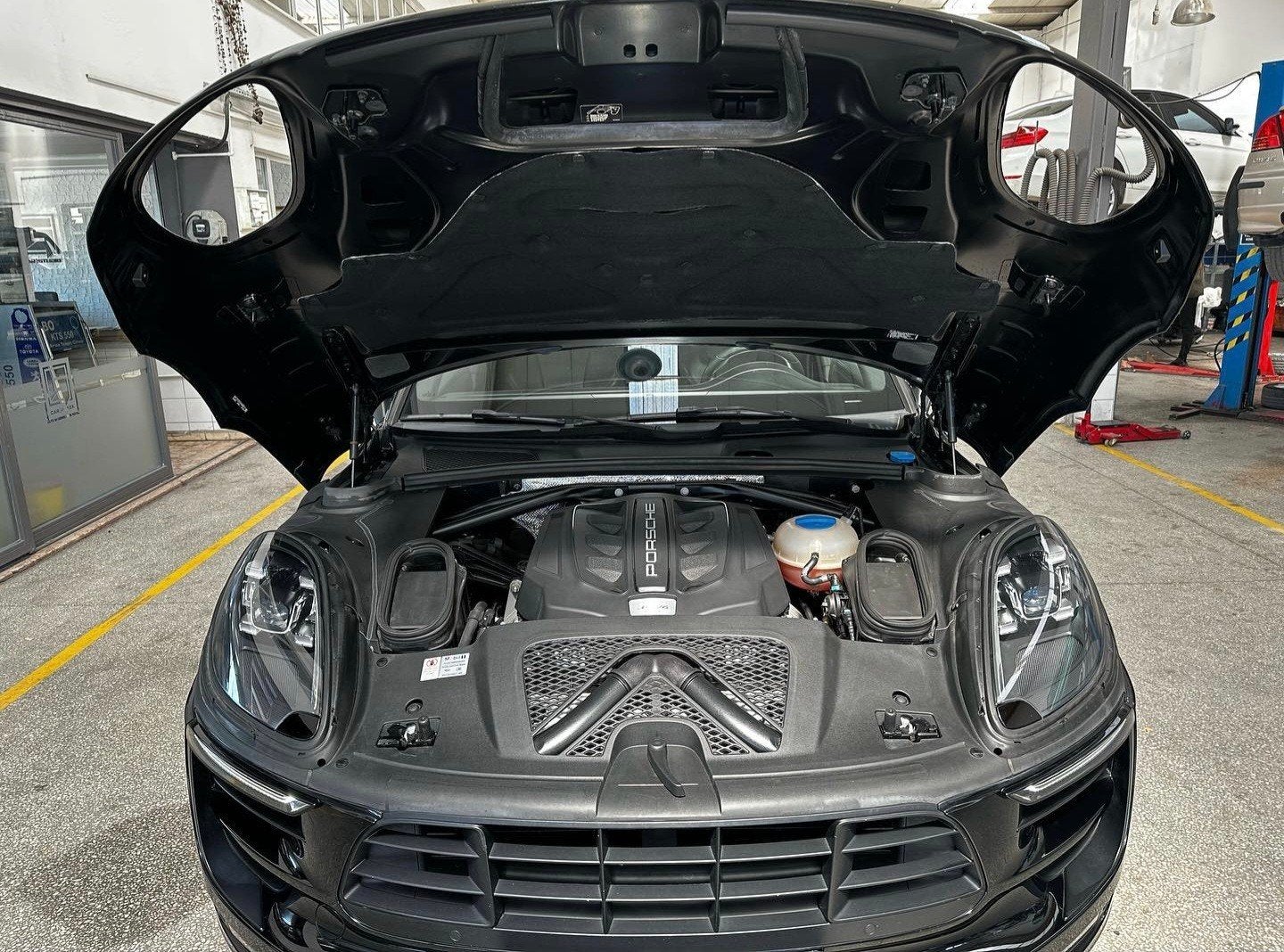 Foto 7 van Porsche Macan GTS 3.0 PANO 361PK • Luchtvering • SportChrono