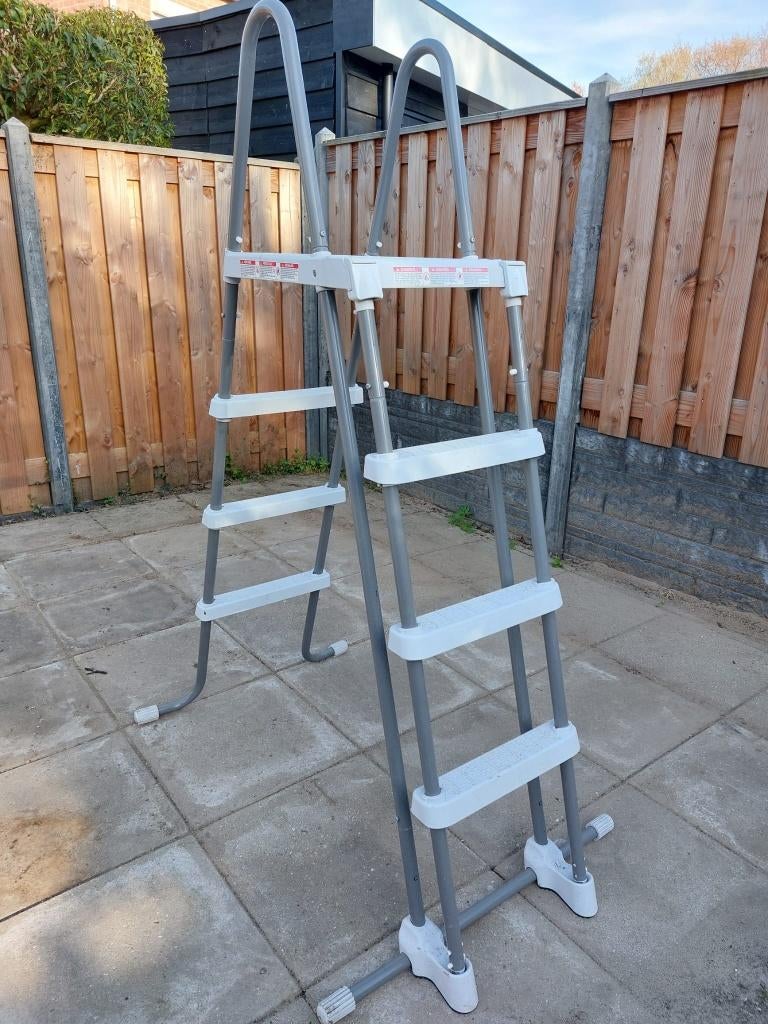 Intex Deluxe zwembad ladder, Ophalen, Zo goed als nieuw, Ladder
