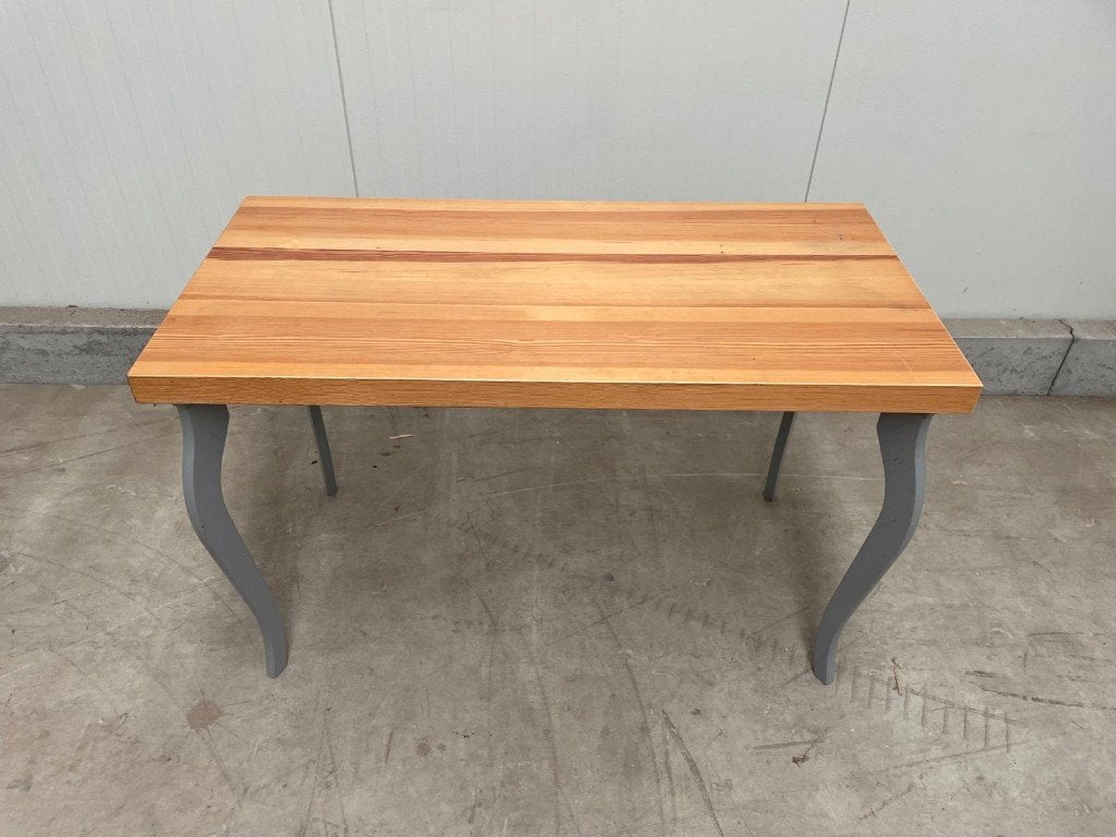 tafel met metalen Queen Anne pootjes, Ophalen, 100 tot 150 cm, Tot twee personen, 50 tot 100 cm