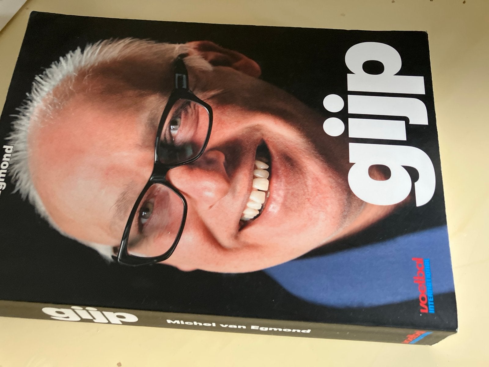 Gijp - Michel van Egmond - Voetbal International, Ophalen of Verzenden, Gelezen, Sport