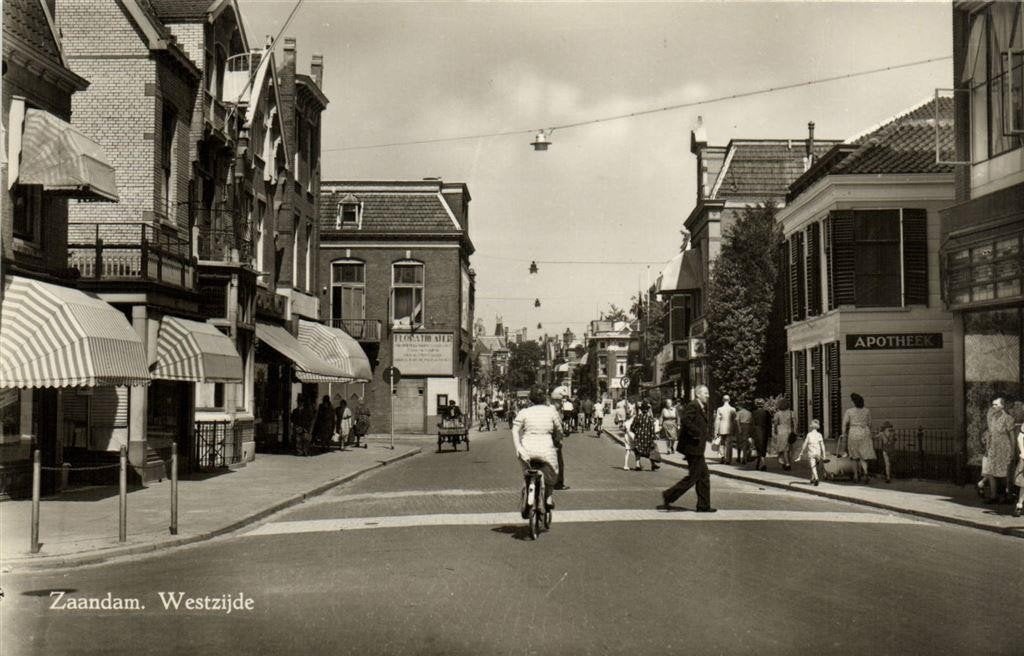 Zaandam. Westzijde - volk fiets - ongelopen, Verzenden, 1940 tot 1960, Ongelopen, Noord-Holland
