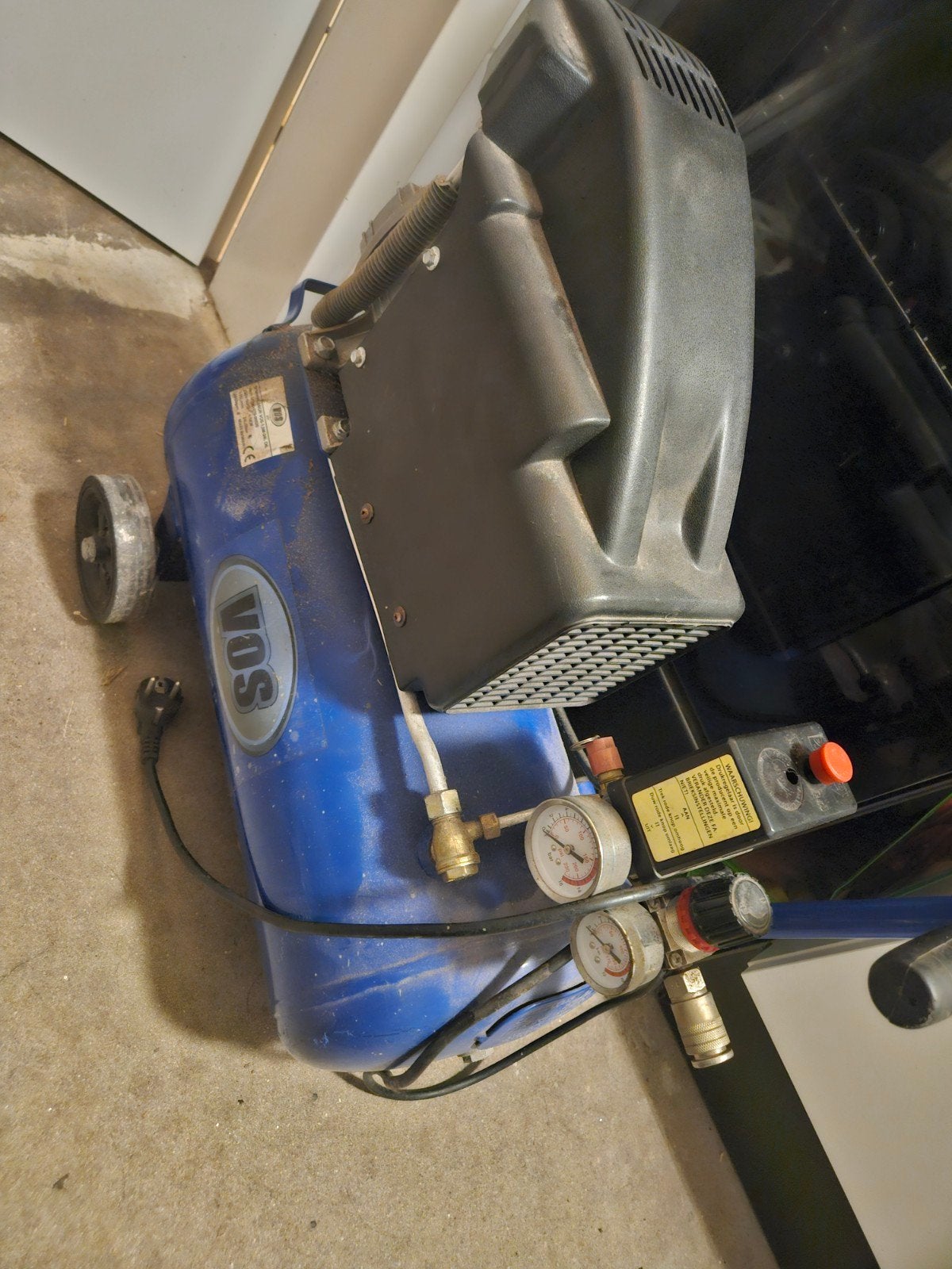 VOS Compressor - Gebruikt, Goede Staat, Doe-het-zelf en Verbouw, Ophalen, Gebruikt, 25 tot 100 liter, 200 tot 400 liter/min