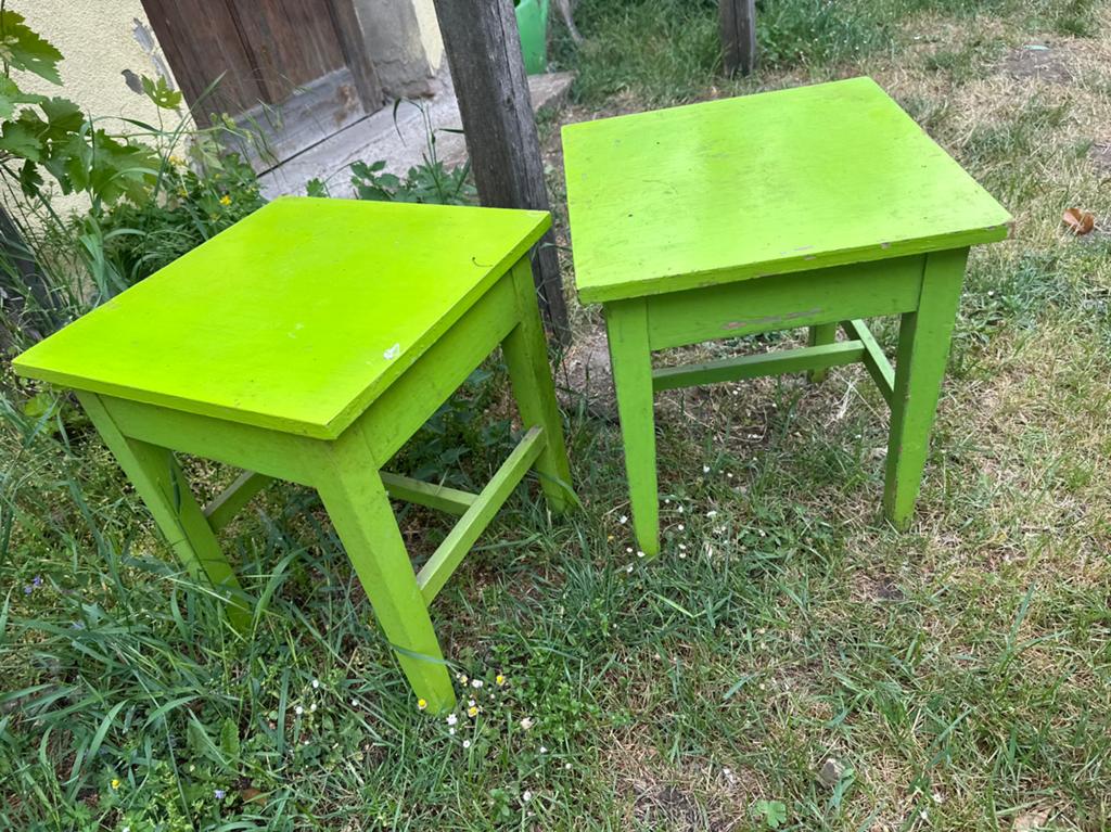 Leuke antieke groene Hongaarse krukjes stoeltjes, Ophalen