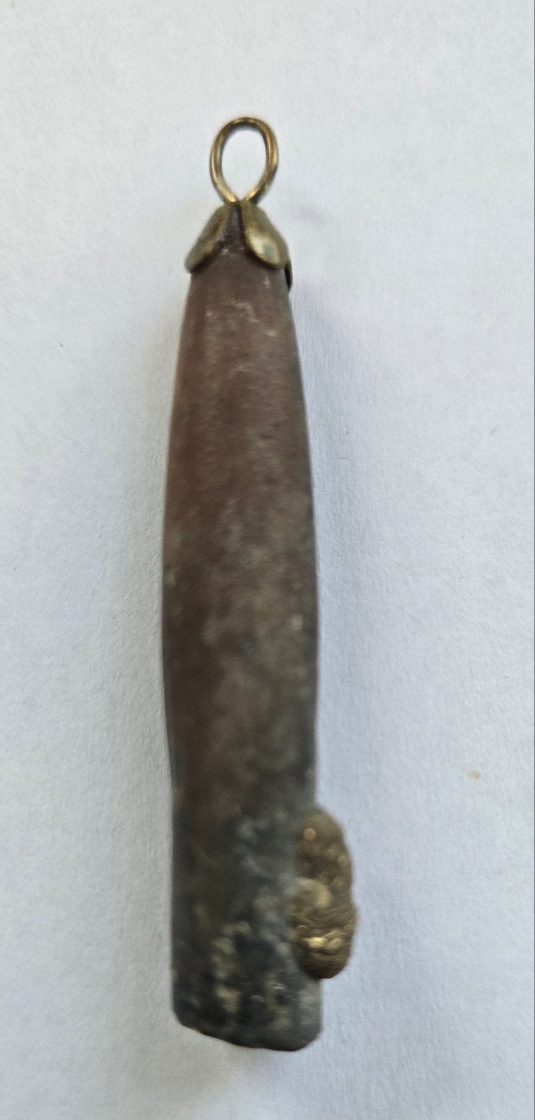5cm Belemniet met Metaal - Uniek Fossiel Hanger, Ophalen of Verzenden, Fossiel