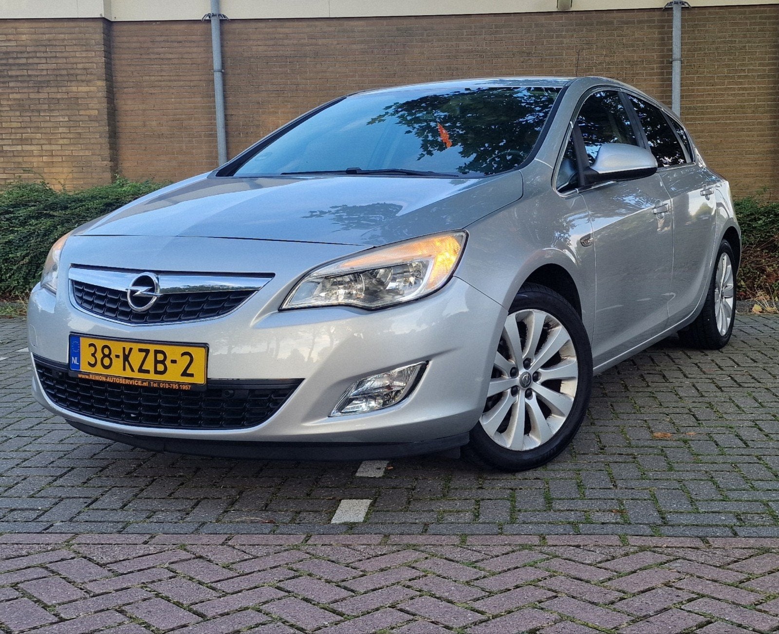 Opel Astra 1.6 16V 5D 2010 Grijs, Voorwielaandrijving, Euro 5, 1250 kg, 4 cilinders