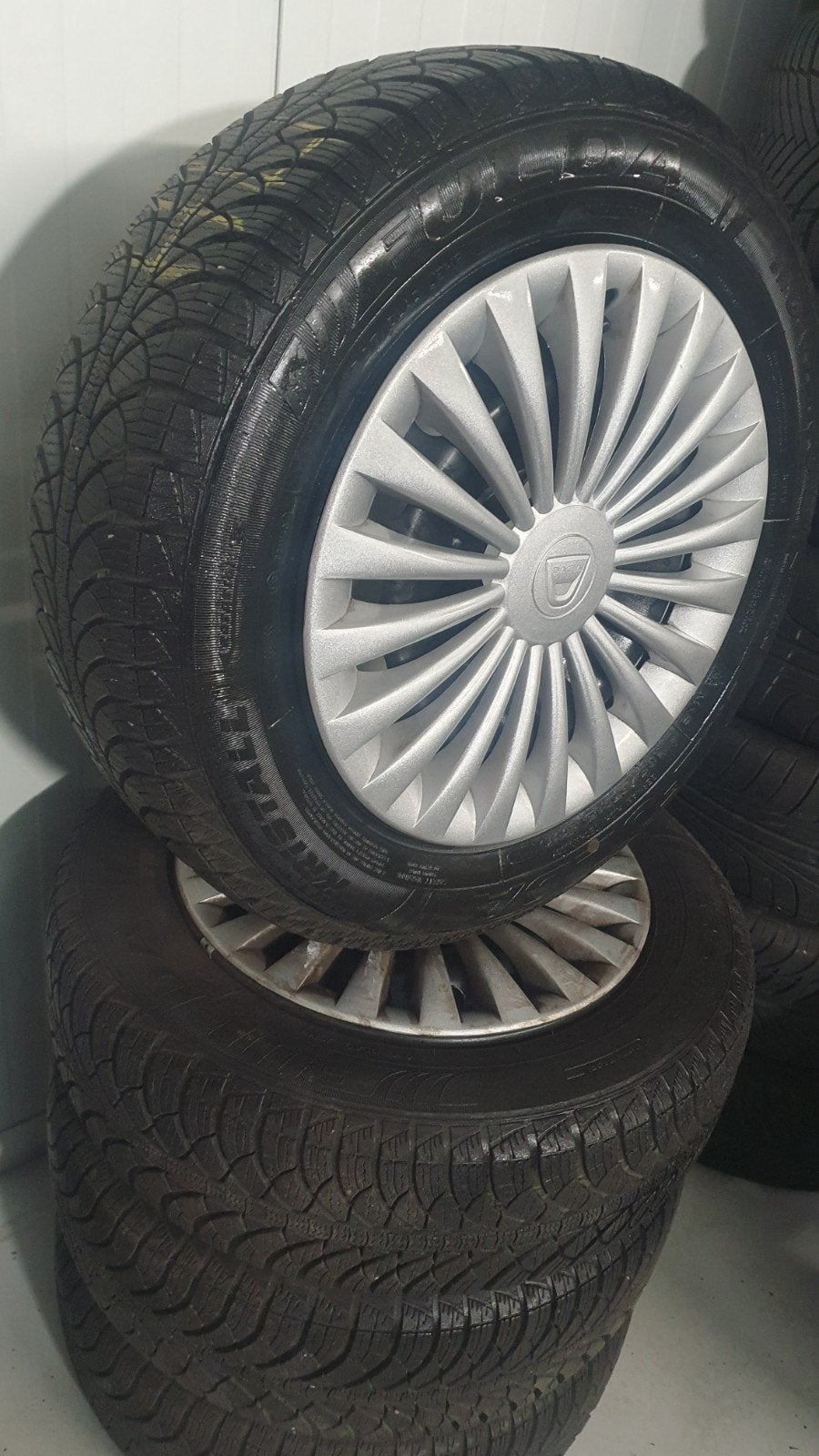 15" Winter Set 4x100 Dacia/Renault Clio/ZOE/Logan/Note Enz!, Gebruikt, 15 inch, Banden en Velgen, Personenwagen