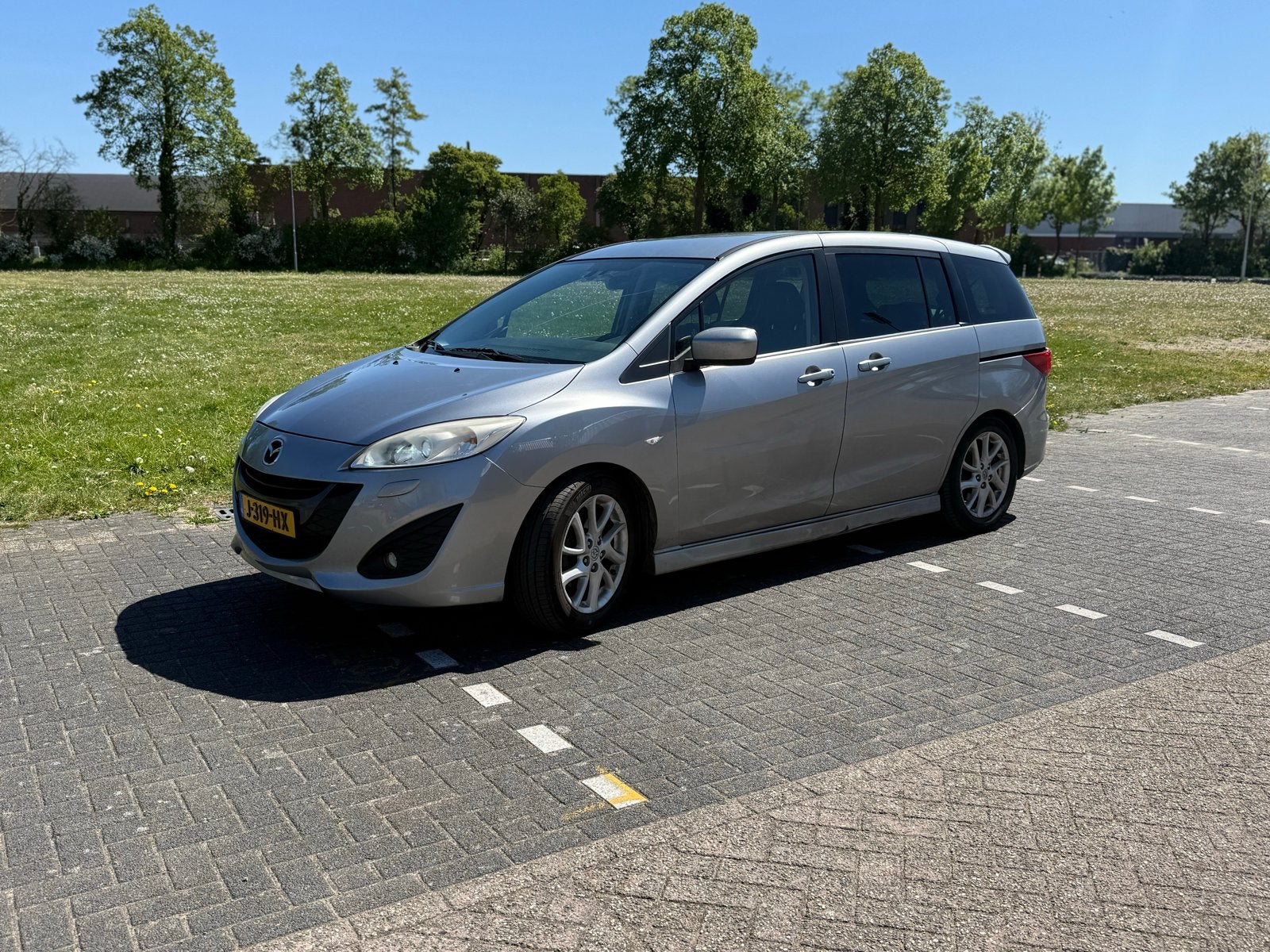 Mazda 5 2.0 AUT 2011 Grijs electr schuifeur/7p/trekhaak, Auto's, Mazda, Euro 5, Zwart, 4 cilinders, 7 stoelen
