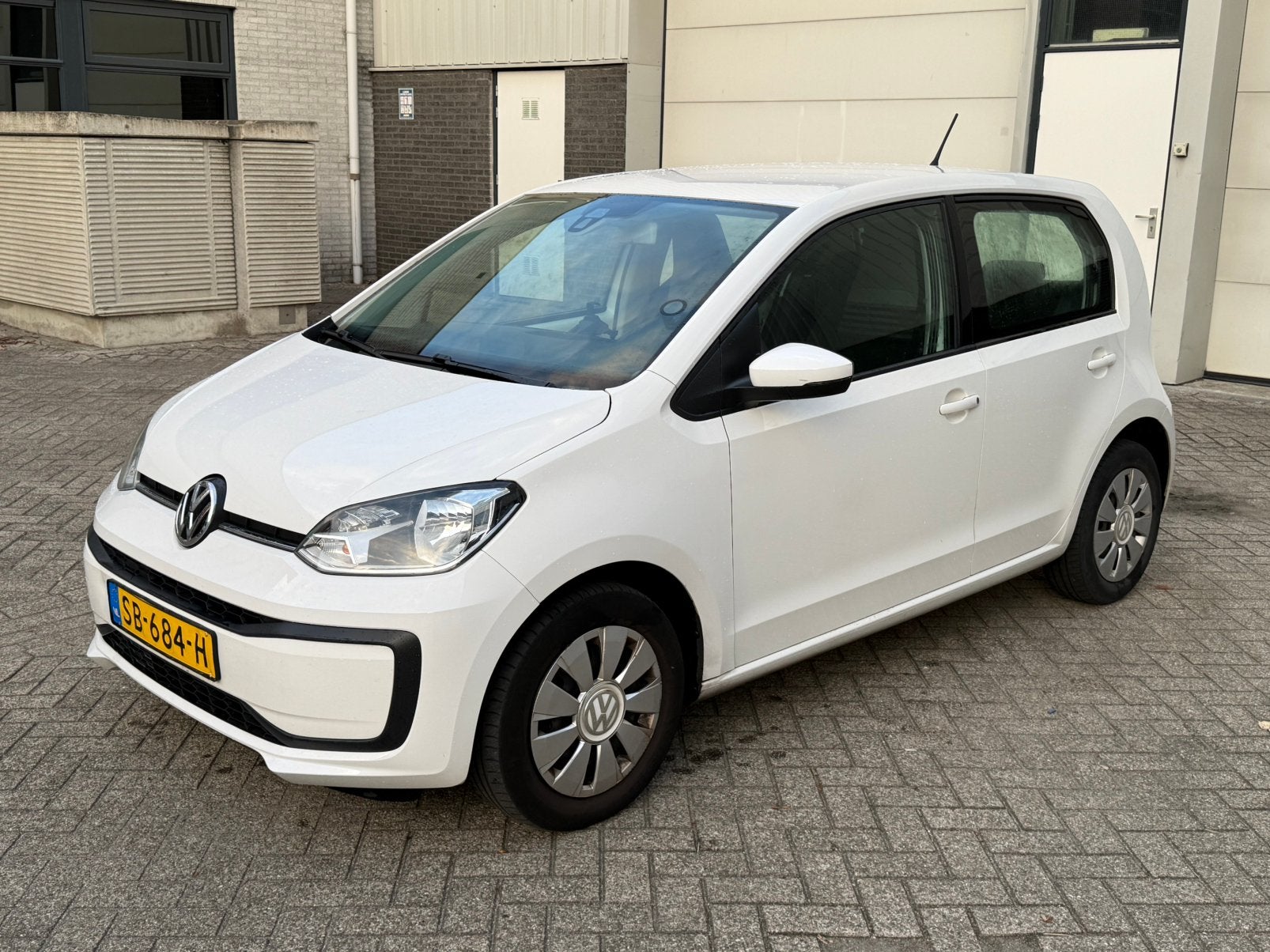 Volkswagen up! 1.0 44KW 3-DRS 2018 Wit APK TOT 3-2027, Auto's, Voorwielaandrijving, Stof, Bluetooth, 4 stoelen