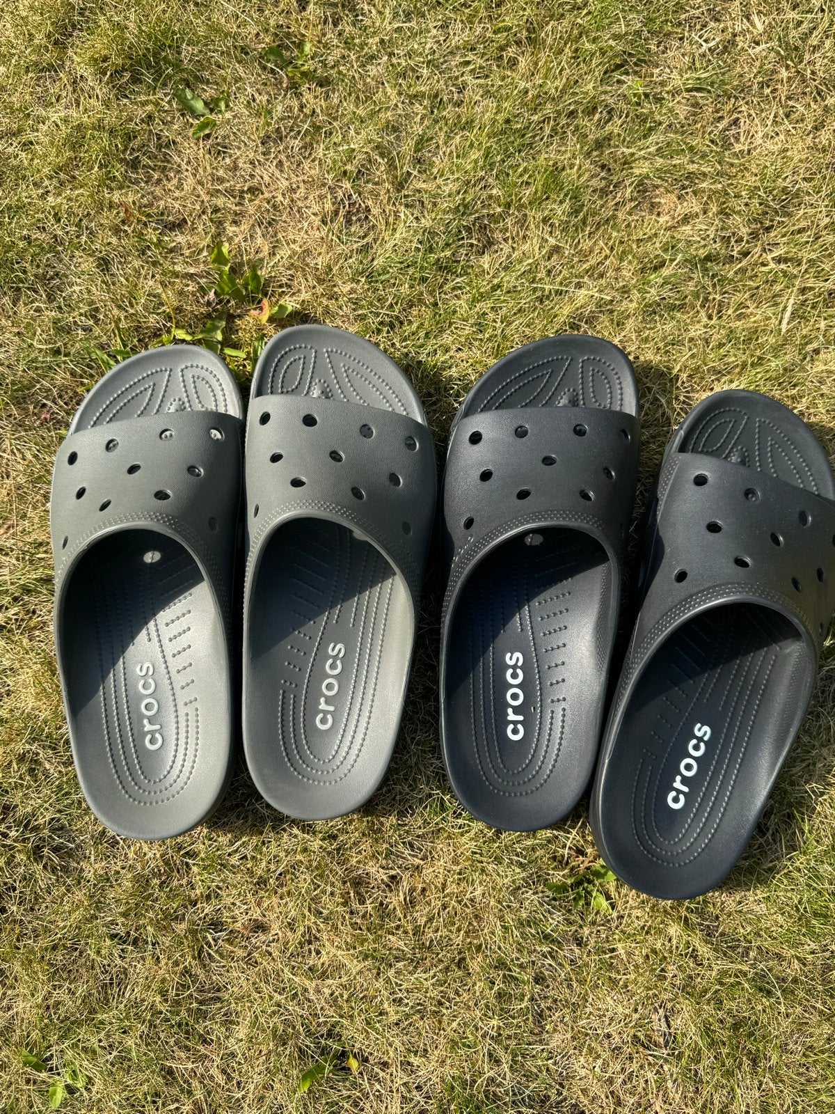 Crocs slippers - Olive green en Zwart, Ophalen of Verzenden, Zo goed als nieuw, Zwart