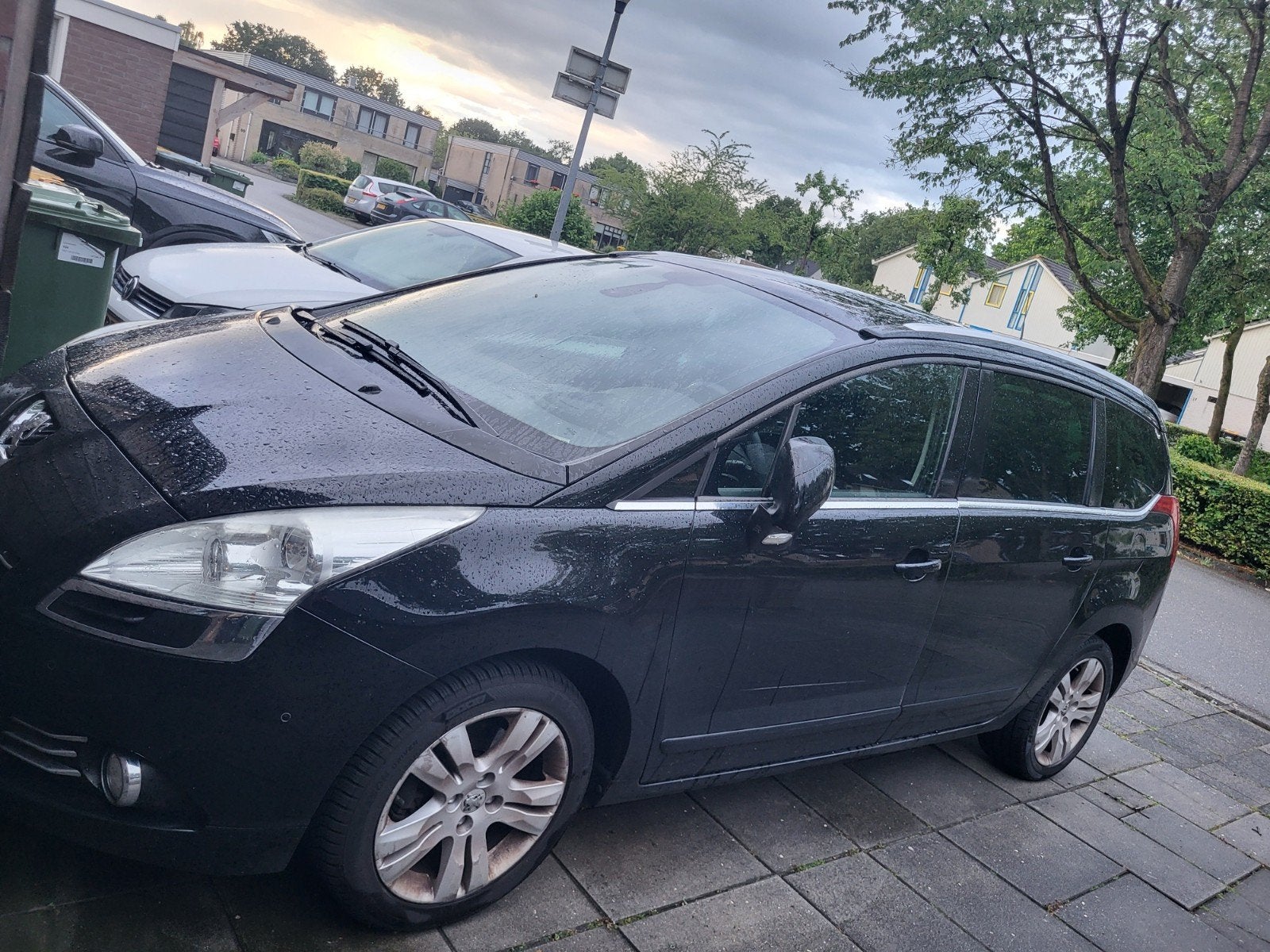 Peugeot 5008 1.6 THP 7PL 2011 Zwart, Auto's, Voorwielaandrijving, Zwart, Handgeschakeld, Particulier