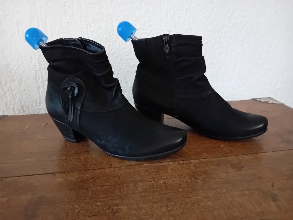Caprice halfhoge laarsjes maat 40,5  of 7,zwart leer, Zwart, Lage of Enkellaarzen, Ophalen of Verzenden, Zo goed als nieuw