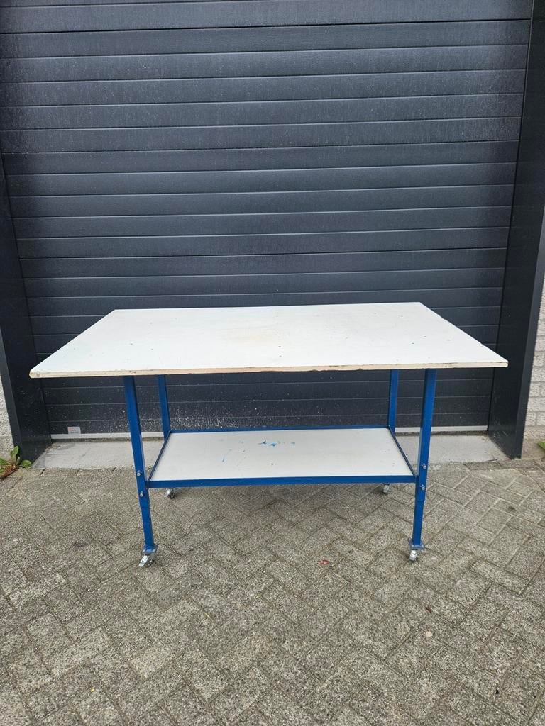 Zeer degelijke werkbank inpak/werktafel

Verrijdbaar, Ophalen, Gebruikt