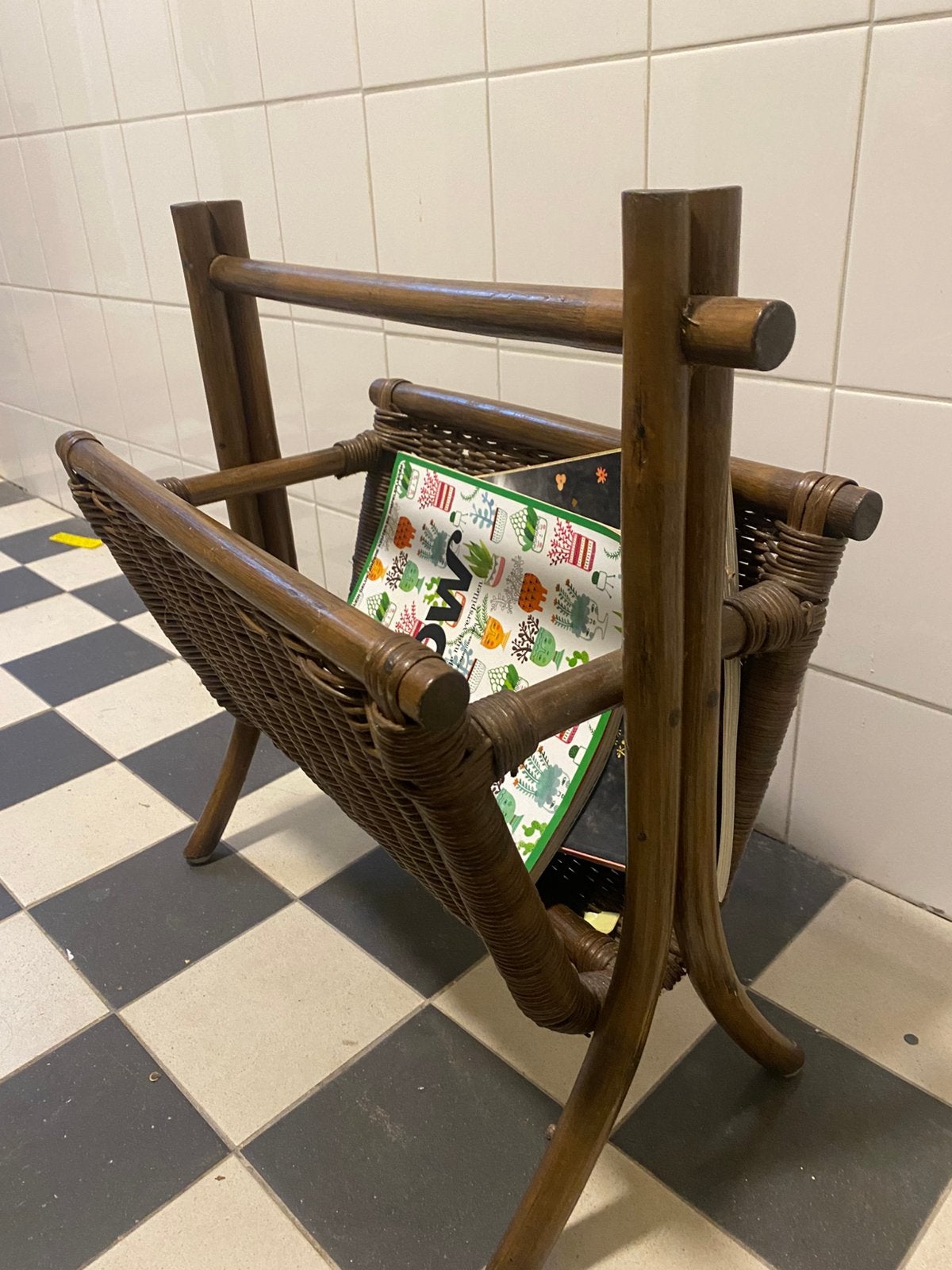 Vintage rotan tijdschriftenrek, Huis en Inrichting, Woonaccessoires | Krantenbakken en Lectuurbakken, Ophalen of Verzenden, Gebruikt