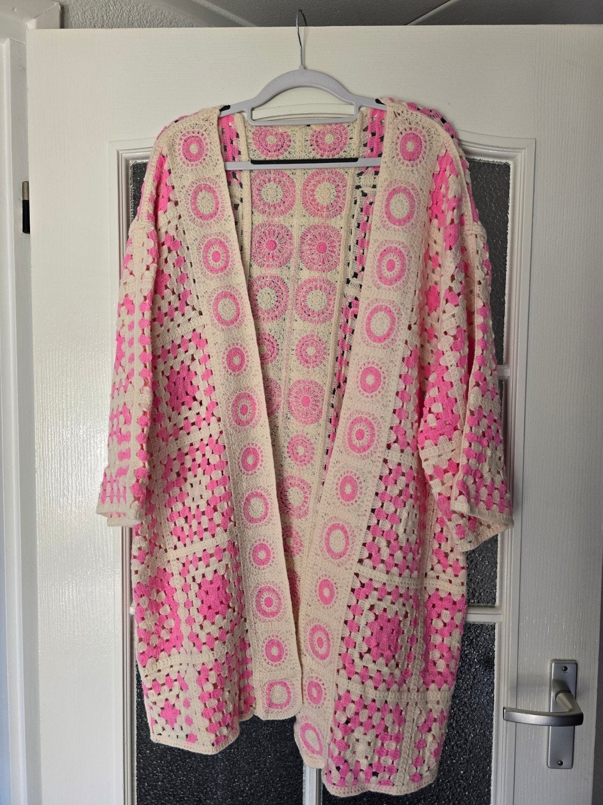 nieuw lang gehaakt vest roze creme 40 42 44 46, Ophalen of Verzenden, Nieuw, Maat 46/48 (XL) of groter, Roze