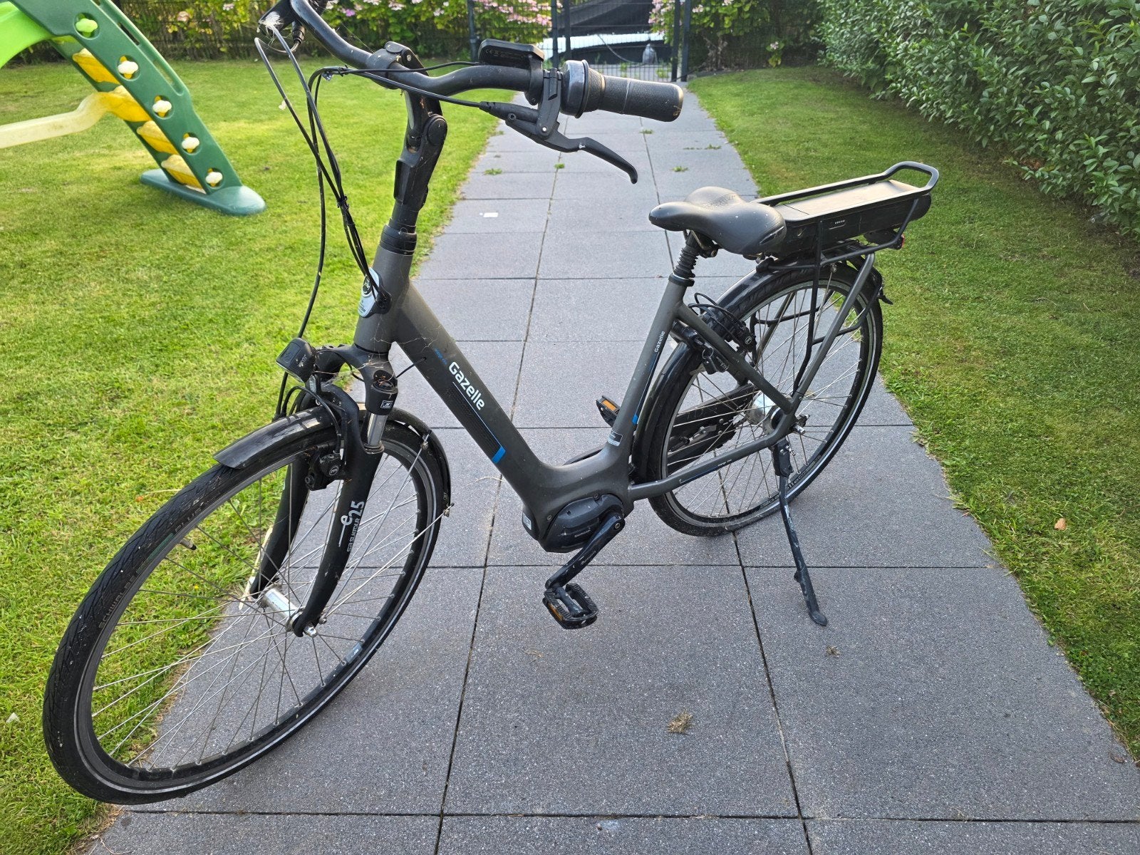 Gazelle elektrische fiets - accu stuk achterband lek, Ophalen, Zo goed als nieuw, 51 tot 55 cm, 50 km per accu of meer