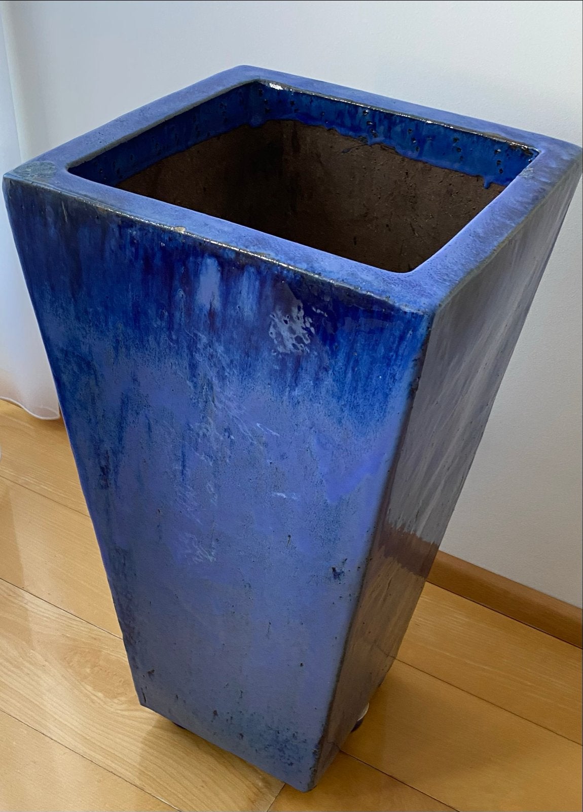 Grote blauwe bloempot van aardewerk - 68 cm hoog, Gebruikt, Vierkant, Binnen, Aardewerk