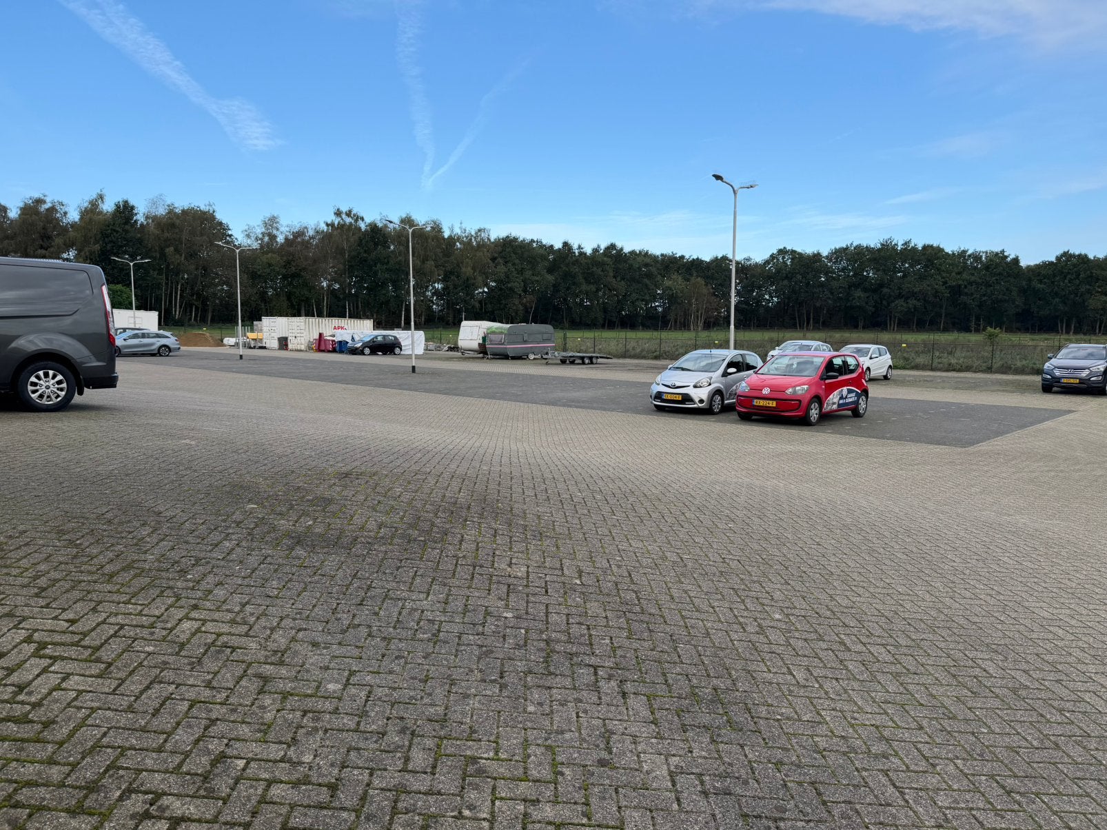 Stalling/verhuur beveiligd terrein gedeelte, Huizen en Kamers