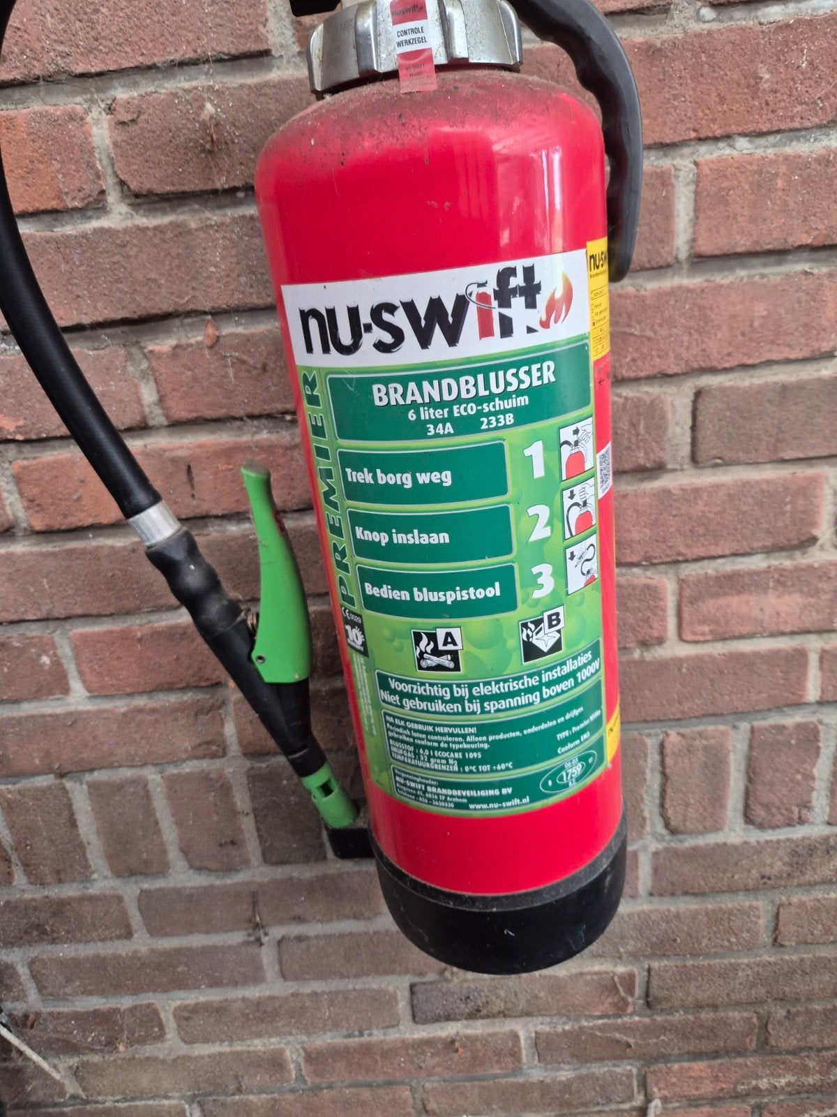 2x Nu-Swift Brandblusser 6 liter ECO-schuim, Ophalen, Gebruikt, Brandblusser