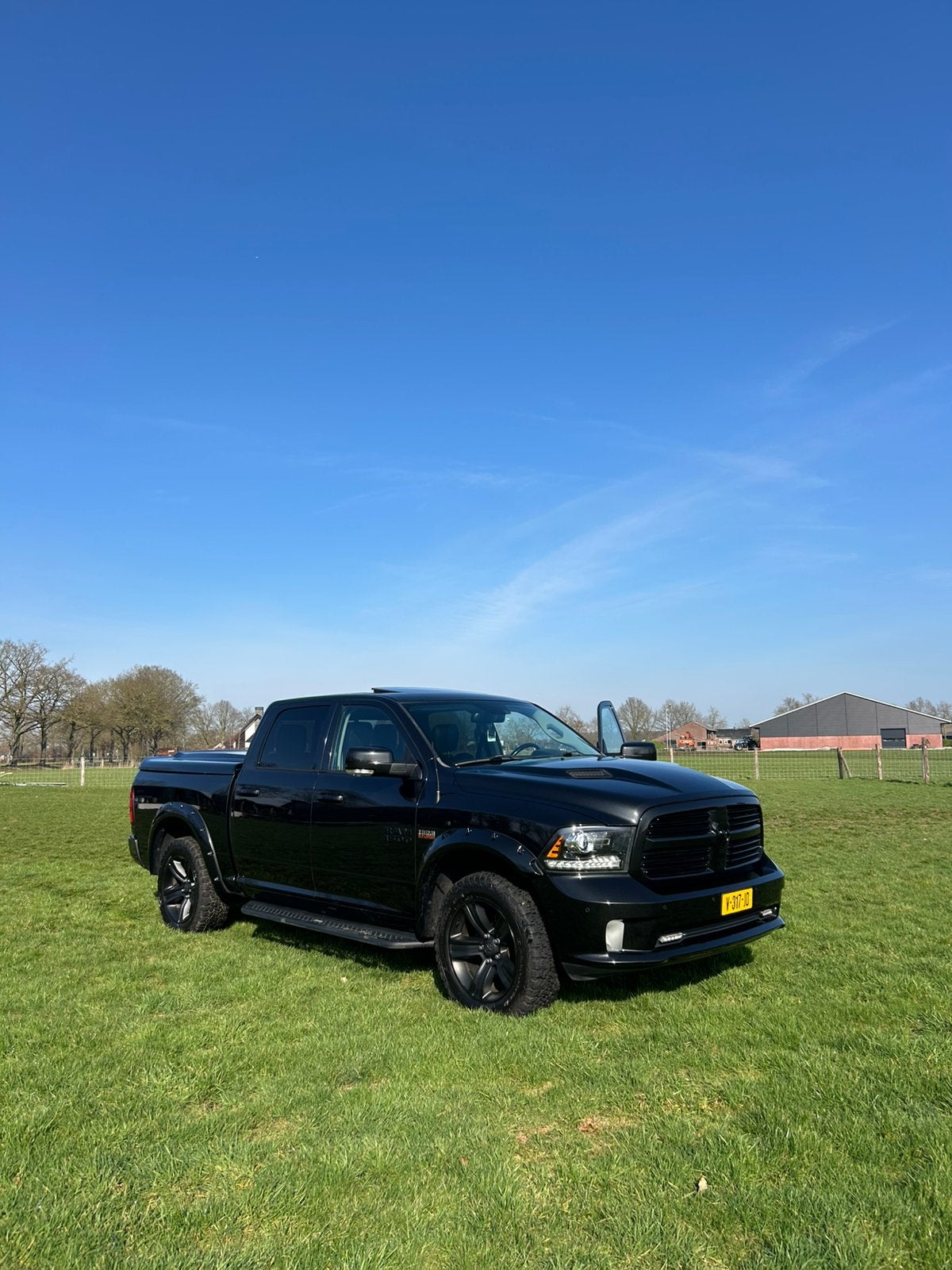 DODGE RAM SPORT 1500 2017! BLACKOPPS! LAGE BIJTELLING!, Auto's, 5654 cc, Origineel Nederlands, Particulier, 401 pk