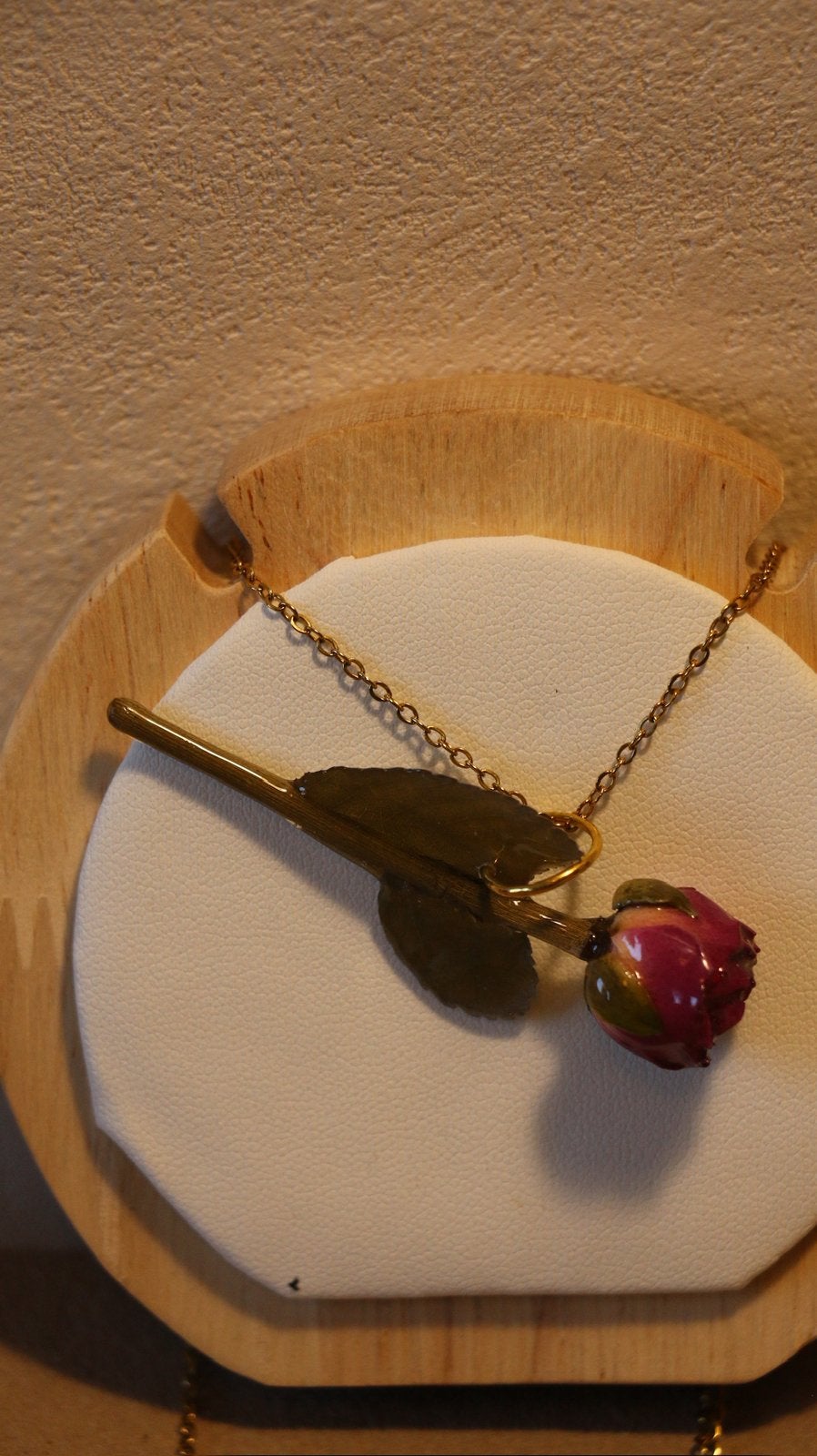 Gouden ketting met roos hanger, Verzenden, Zo goed als nieuw, Goud, Met hanger
