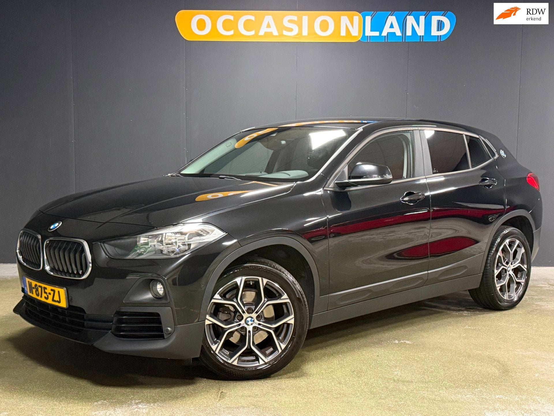 BMW X2 SDrive18i Executive|CAMERA|BLUETOOTH|STOELV|PDC|18INC, Auto's, Dealer onderhouden, Gebruikt, Zwart, Parkeerassistent