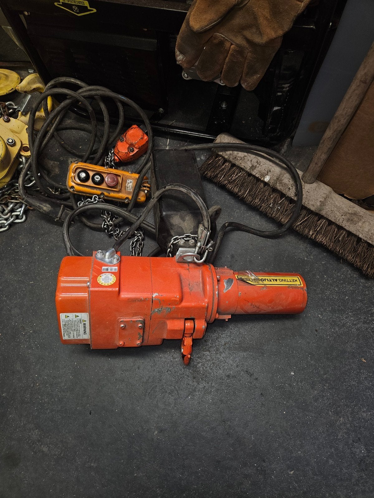 220 volt takel 250/500 kg, Ophalen