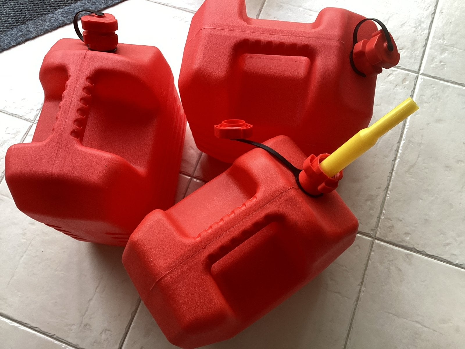 Rode jerrycans - 3 stuks gebruikt voor diesel, Ophalen, Zo goed als nieuw
