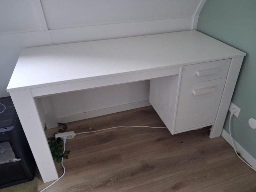 Bureau 140 x 60 cm, Gebruikt, Hout, Schoolbureau, 60 cm