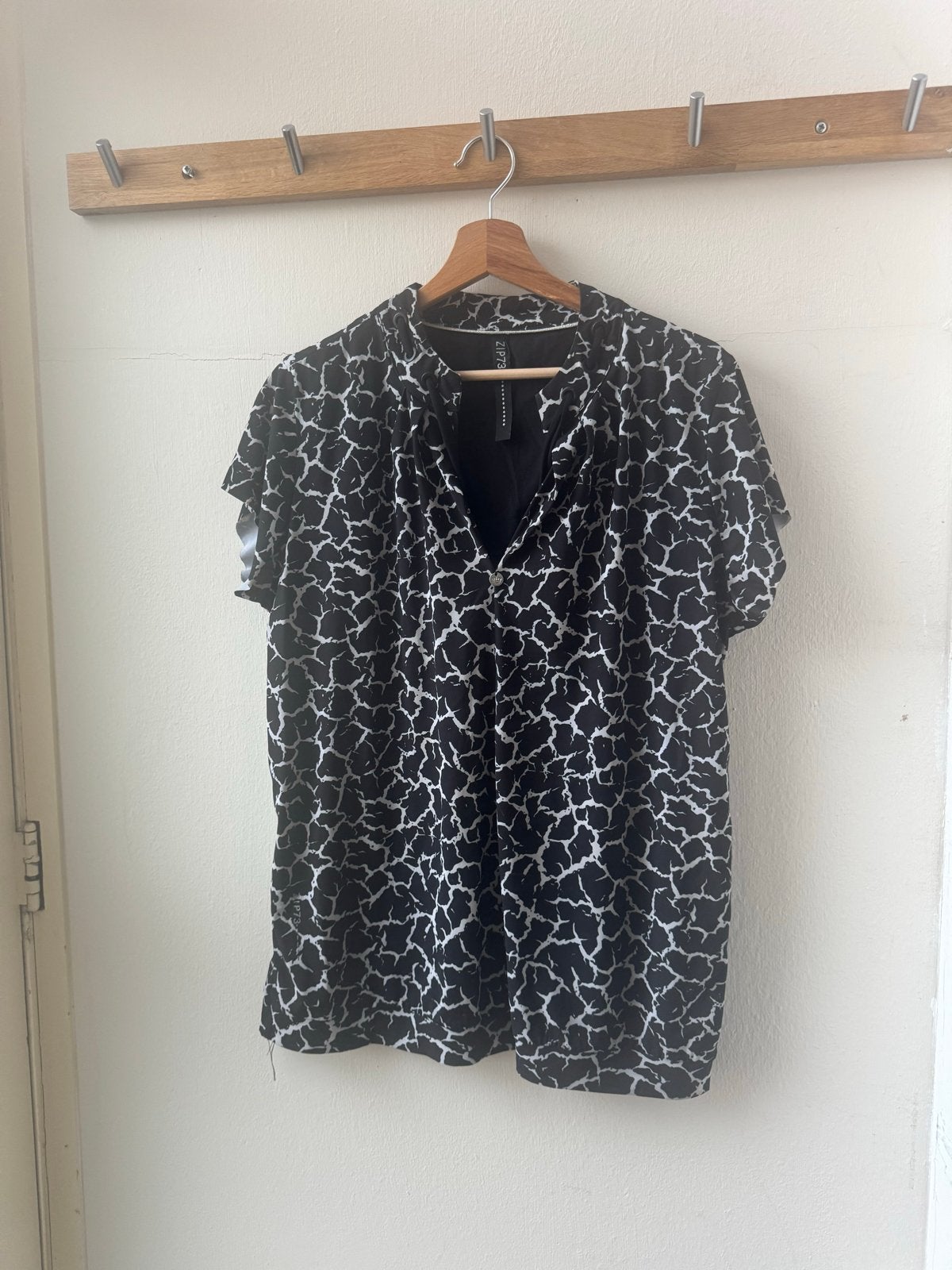 ZIP73 Zwarte set met witte print (top en broek), Maat 38/40 (M), Zwart, Ophalen of Verzenden, Zo goed als nieuw