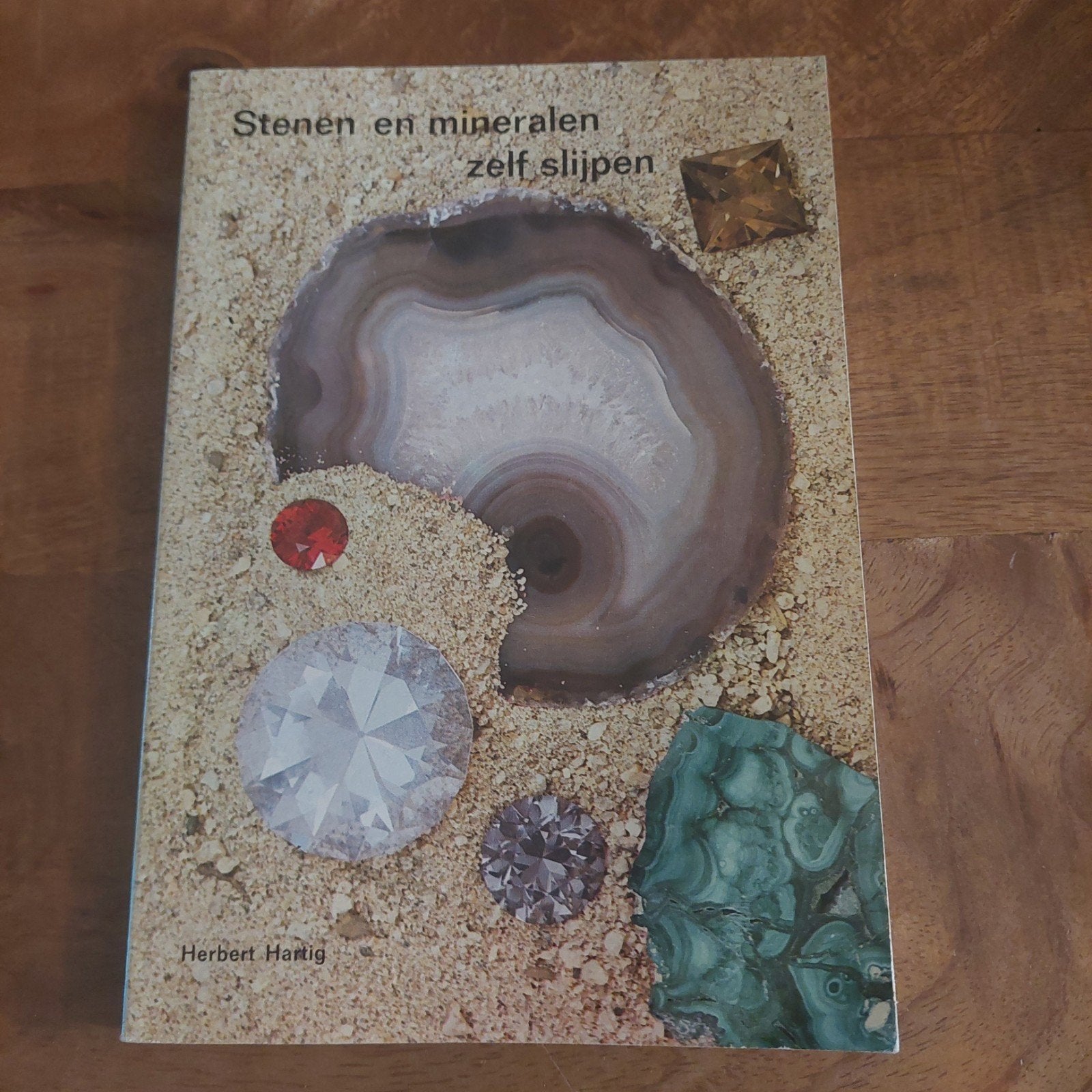 Stenen en mineralen zelf slijpen - Herbert Hartig, Boeken, Ophalen of Verzenden, Zo goed als nieuw, Herbert Hartig