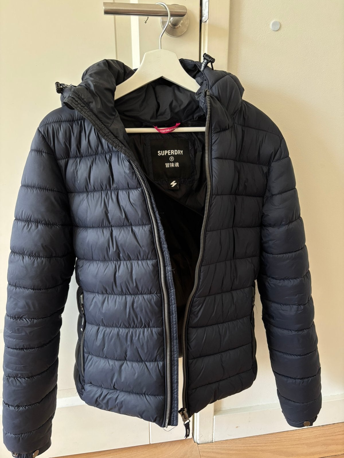 Superdry gewatteerde jas maat M, Ophalen of Verzenden, Zo goed als nieuw, Maat 38/40 (M), Blauw