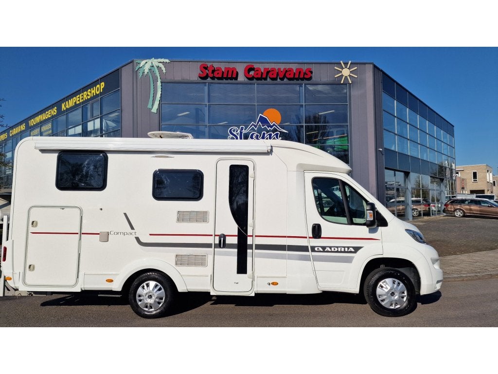 Adria Compact SL enkele bedden Nieuwstaat!, Caravans en Kamperen, Koelkast, Ringverwarming, 6 tot 7 meter, Tot en met 3