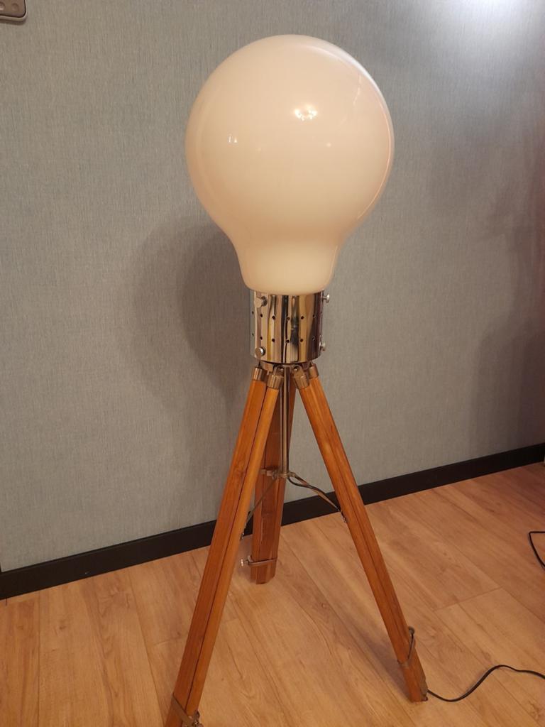 Nostalgische vintage reuze lamp op statief, Ophalen, 100 tot 150 cm, Jaren 70, Glas