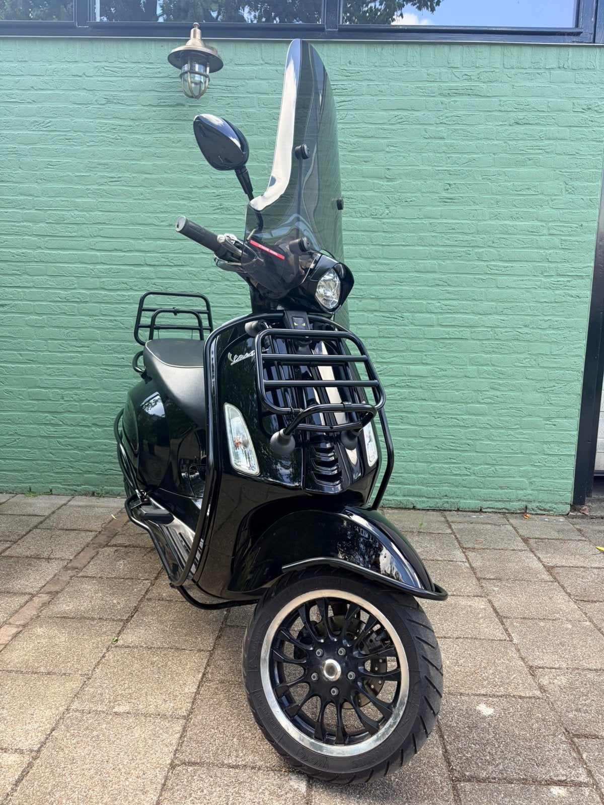 Full option vespa sprint 4-2022 I-get E5 glans zwart Snor, Fietsen en Brommers, Scooters | Vespa, Ophalen, Zo goed als nieuw, Benzine