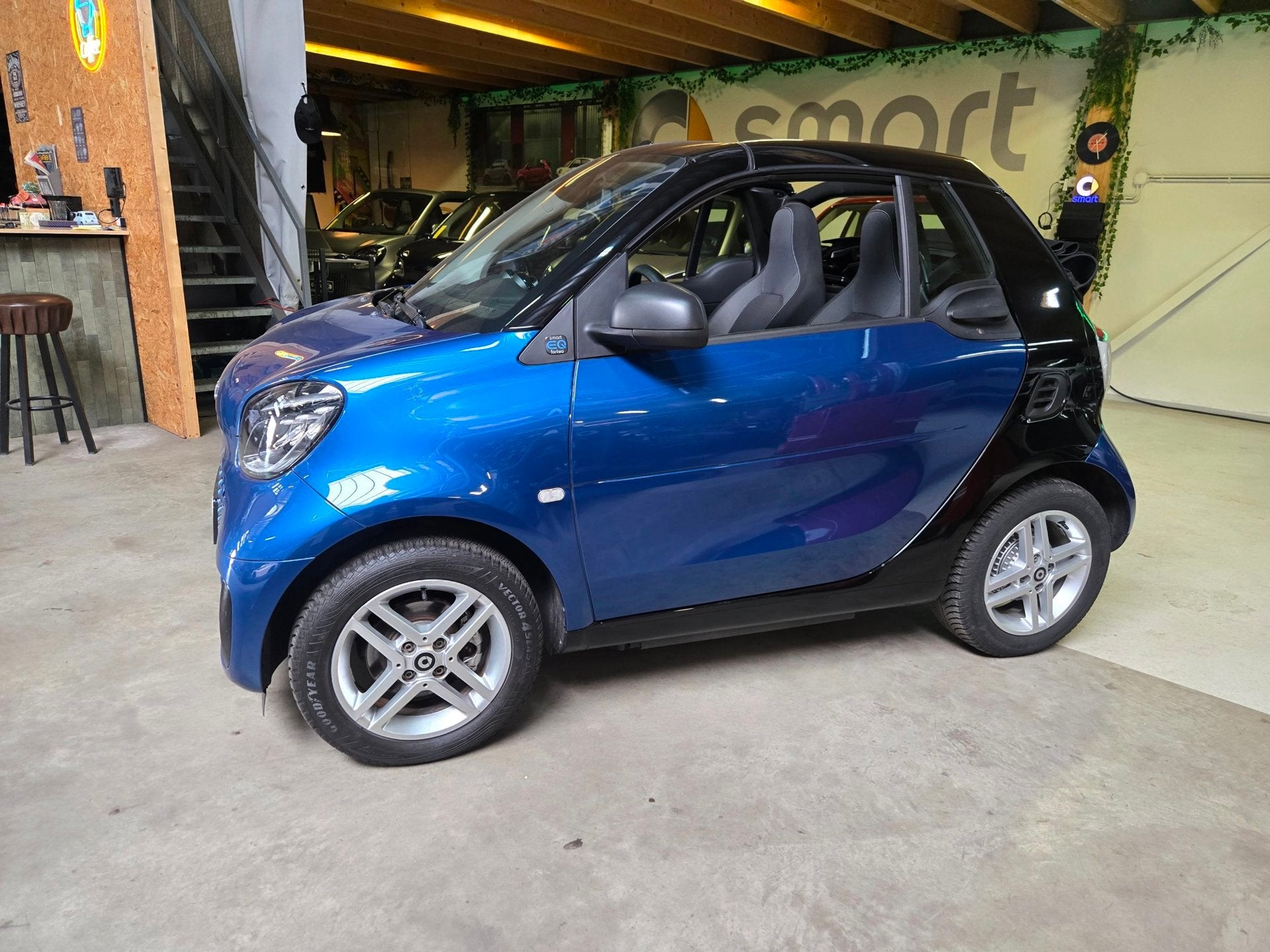 Smart Fortwo cabrio EQ Comfort - Stoel- en stuurverwarming -, Auto's, Automaat, Gebruikt, Huisgarantie, Grijs