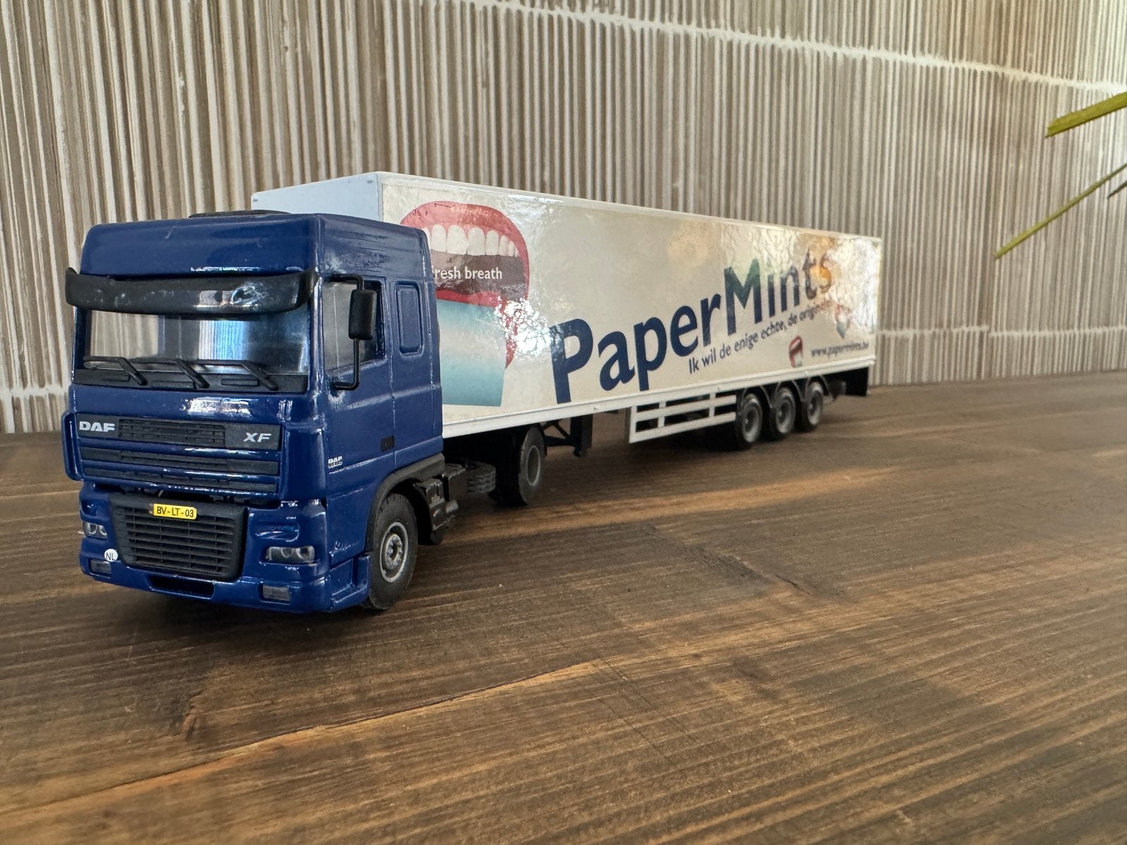 LionToys DAF XF PaperMints Schaalmodel Vrachtwagen, Ophalen of Verzenden, Zo goed als nieuw, Bus of Vrachtwagen