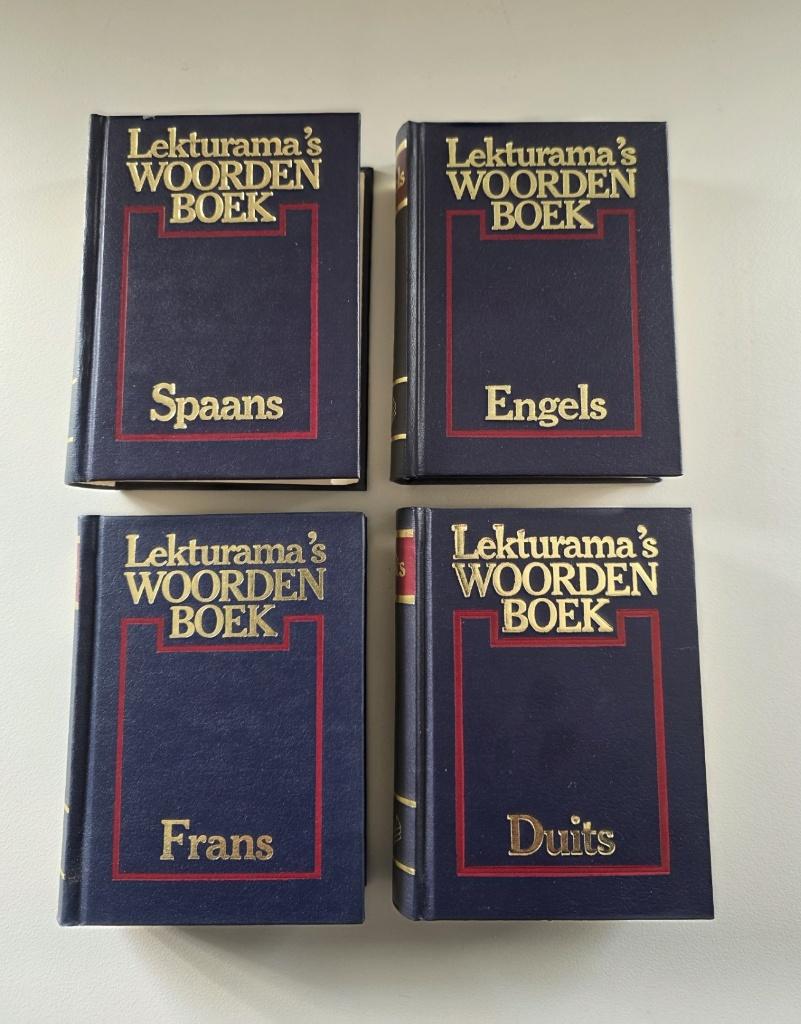 Woordenboek 4 stuks, Boeken, Woordenboeken, Ophalen of Verzenden, Zo goed als nieuw, Lekturama, Overige uitgevers