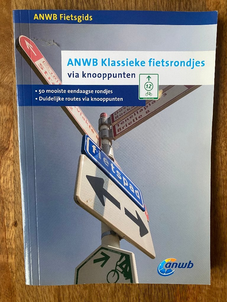 ANWB Klassieke fietsrondjes via knooppunten, ANWB, Ophalen of Verzenden, Zo goed als nieuw, Reisgids of -boek