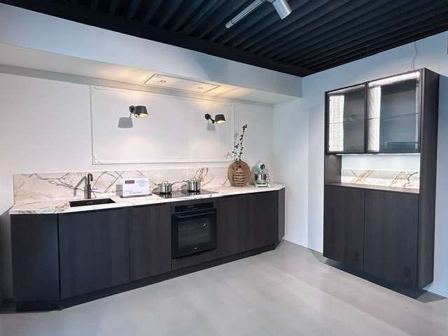 Showroomkeuken Espresso eiken, Huis en Inrichting, Niet ingevuld, Nieuw, Dubbelwandige keuken, Kunststof