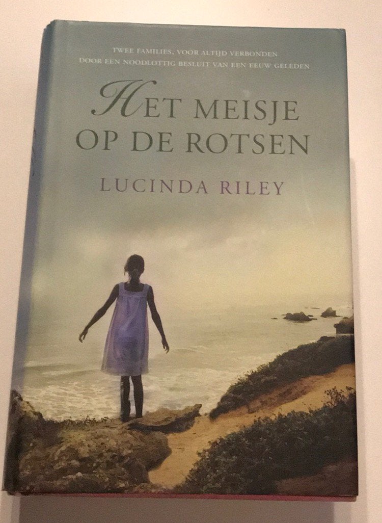 Lucinda Riley, Het meisje op de rotsen, hardcover, Ophalen of Verzenden, Zo goed als nieuw