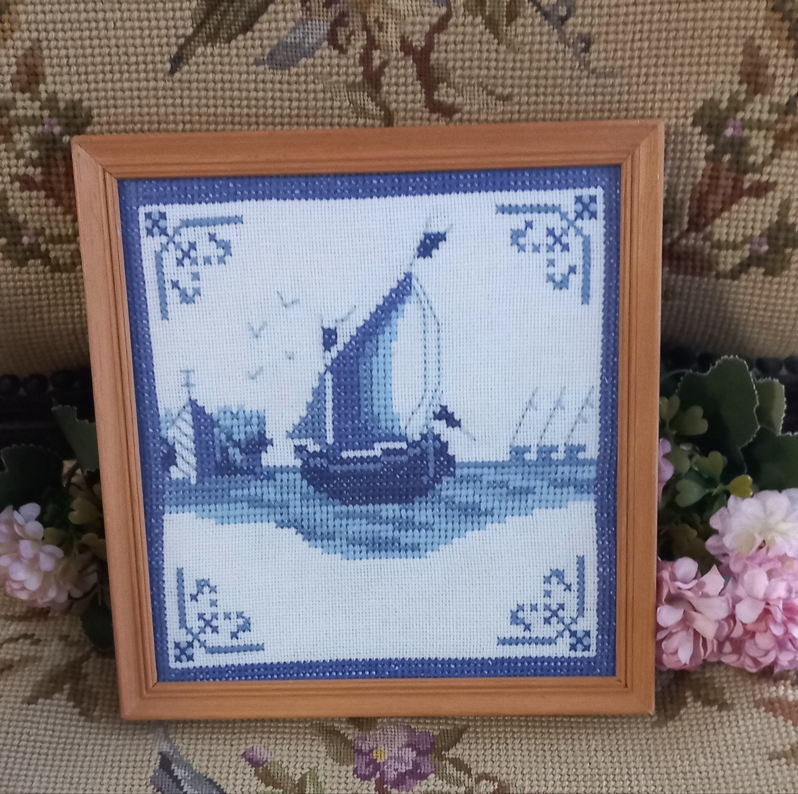 Leuk geborduurd schilderijtje, blauw/wit, zeilbootje, Ophalen of Verzenden, Zo goed als nieuw