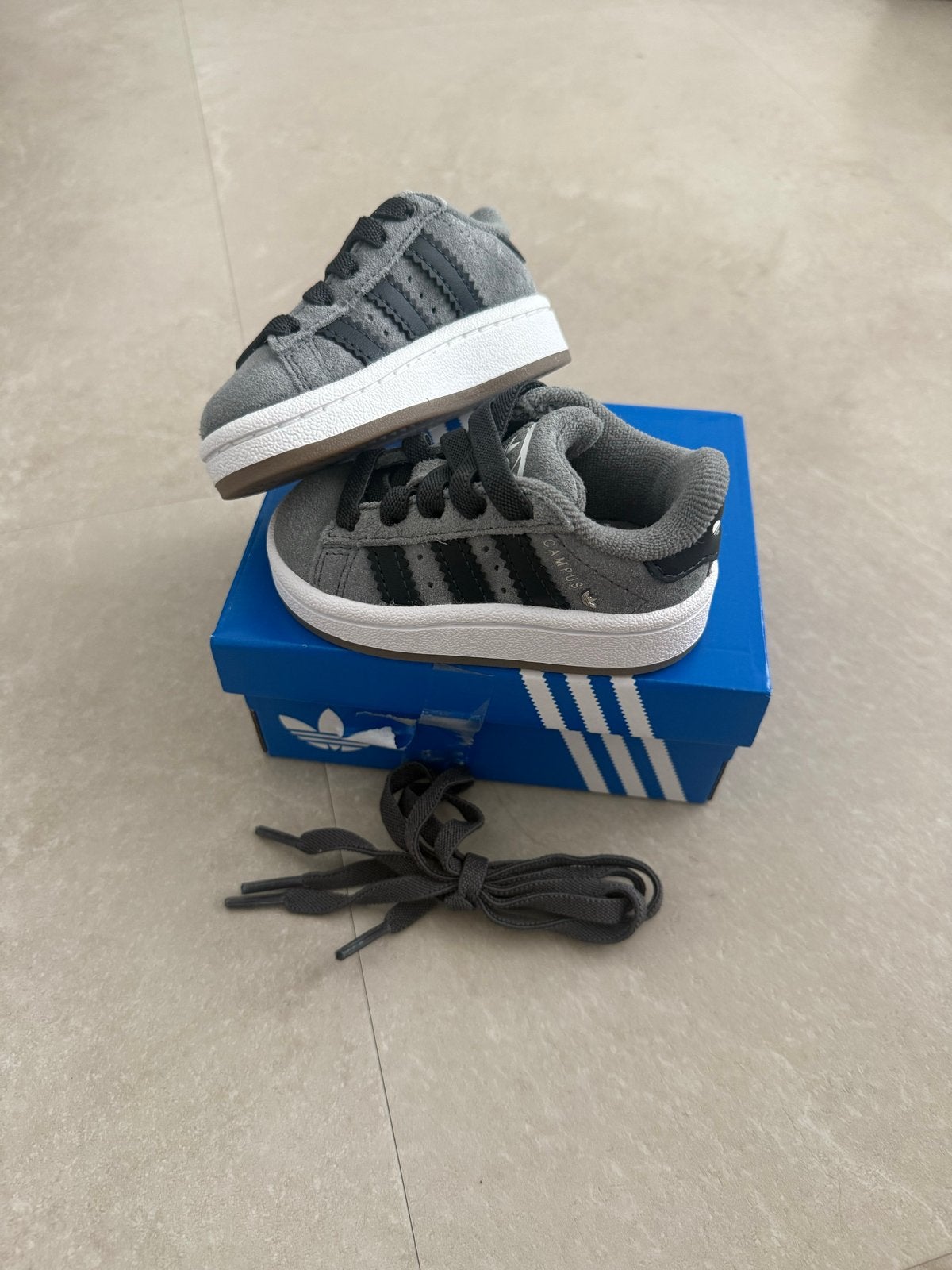 Nieuwe Adidas Campus kindermaat 19 schoenen, Ophalen, Nieuw, Jongen of Meisje, Schoenen